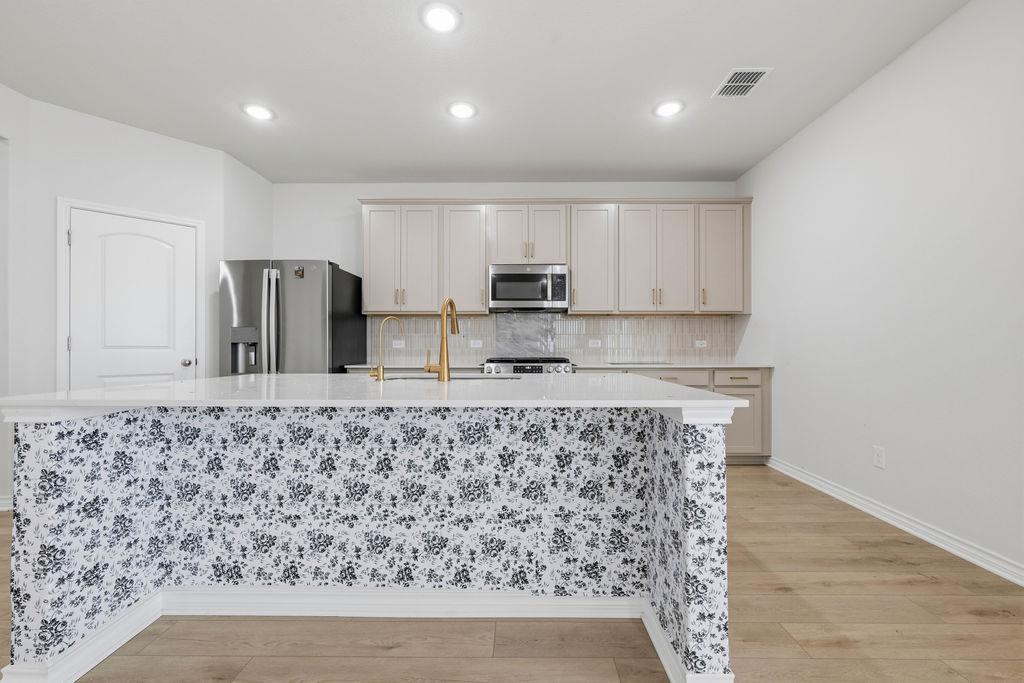 245 Leeland DR