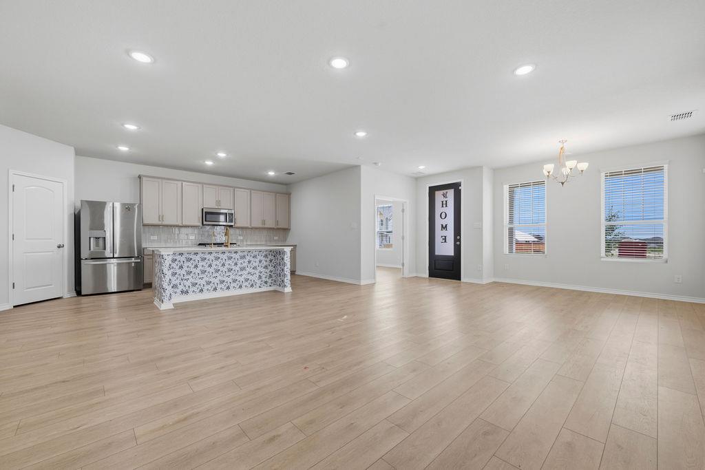 245 Leeland DR