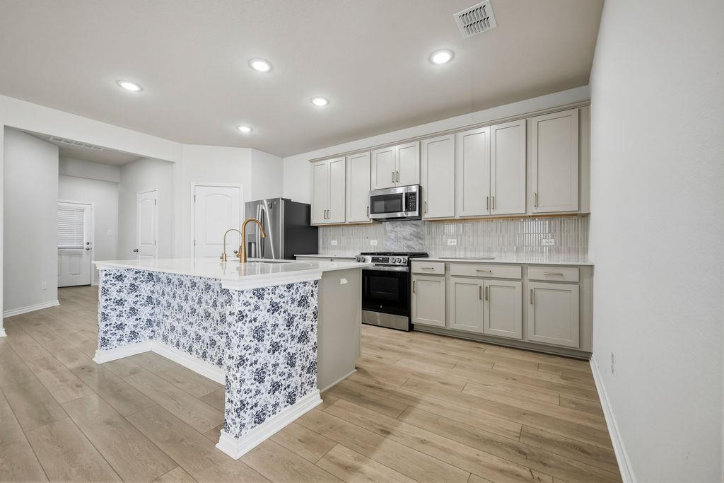 245 Leeland DR