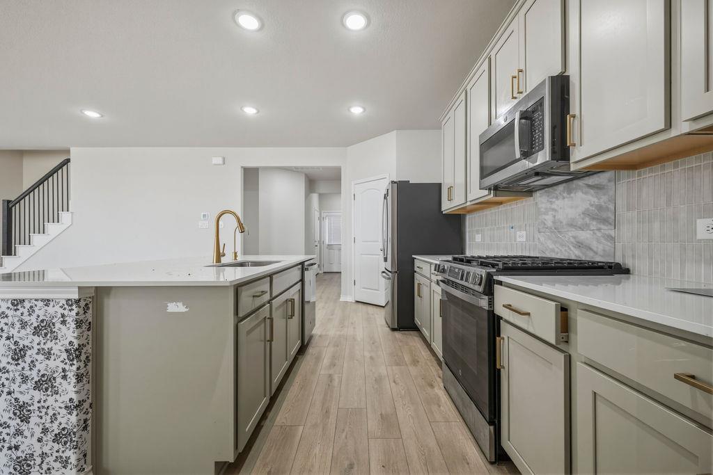 245 Leeland DR