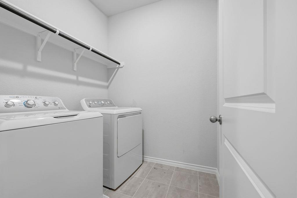 245 Leeland DR