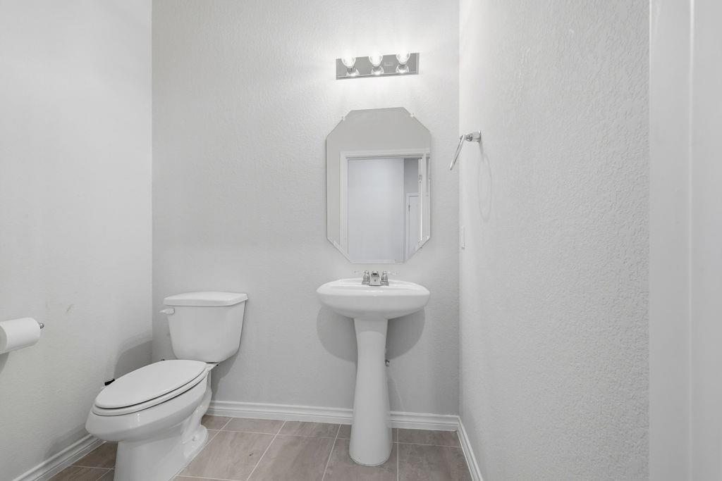 245 Leeland DR