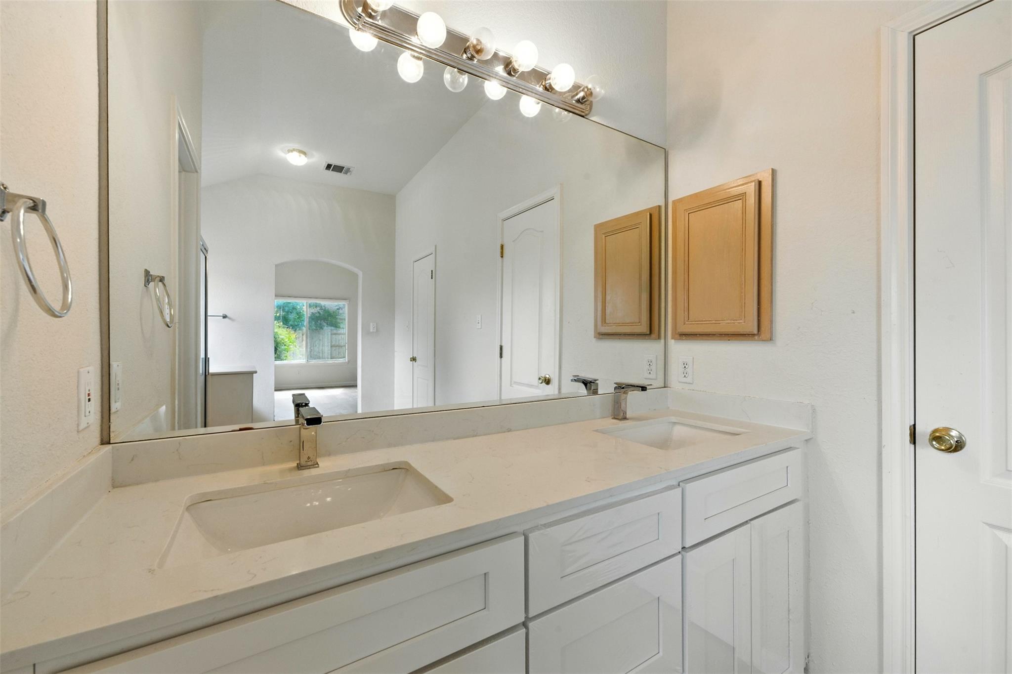 5609 Beachmont CT