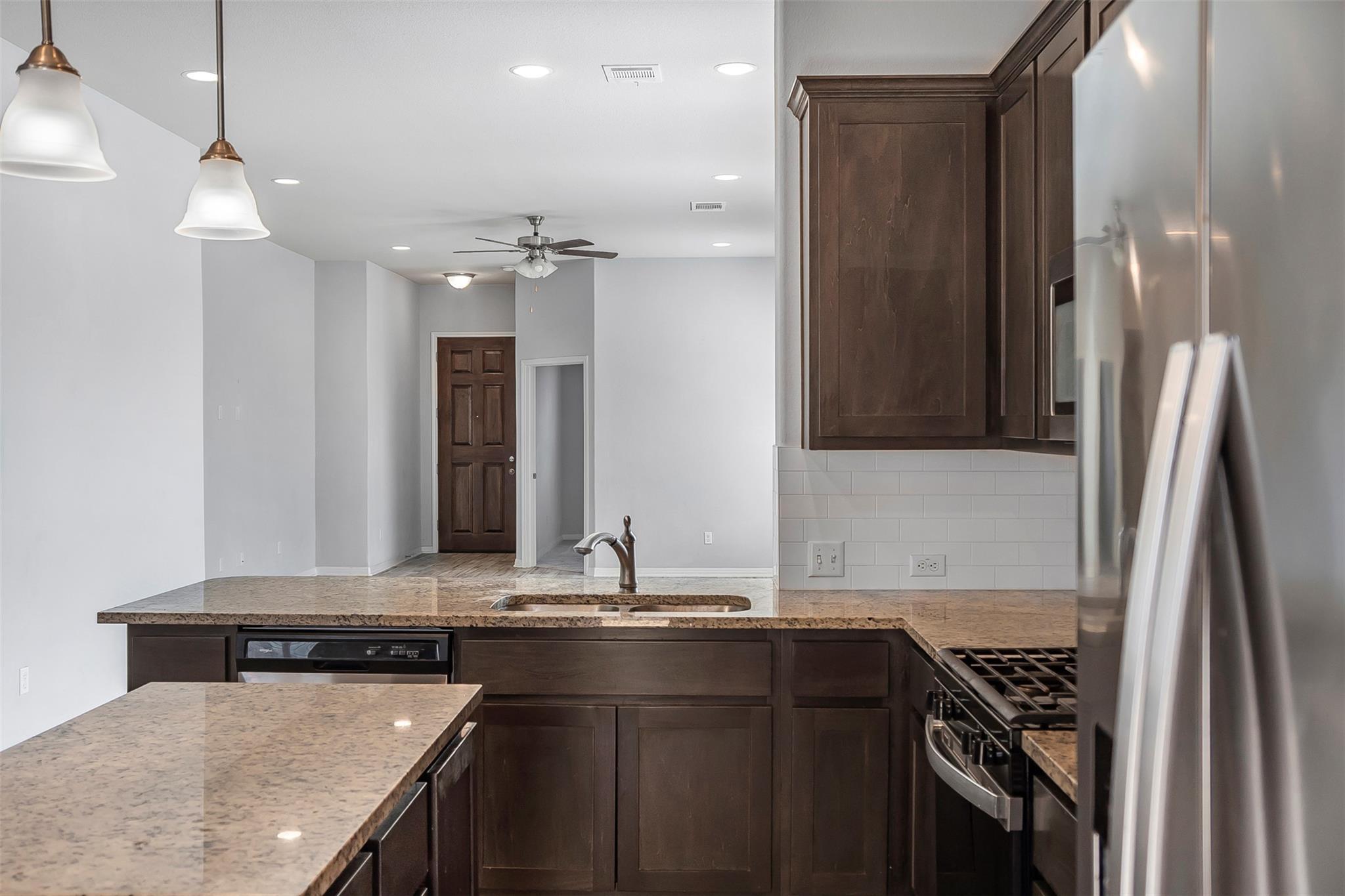 925 Centerra Hills CIR, Round Rock