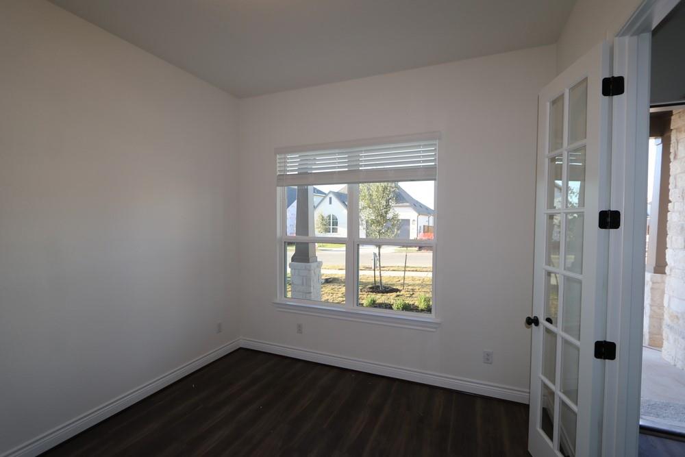 109 White Magnolia CV