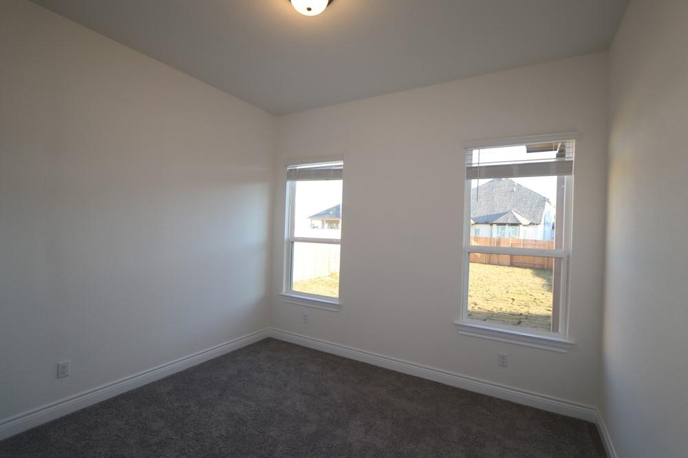 109 White Magnolia CV