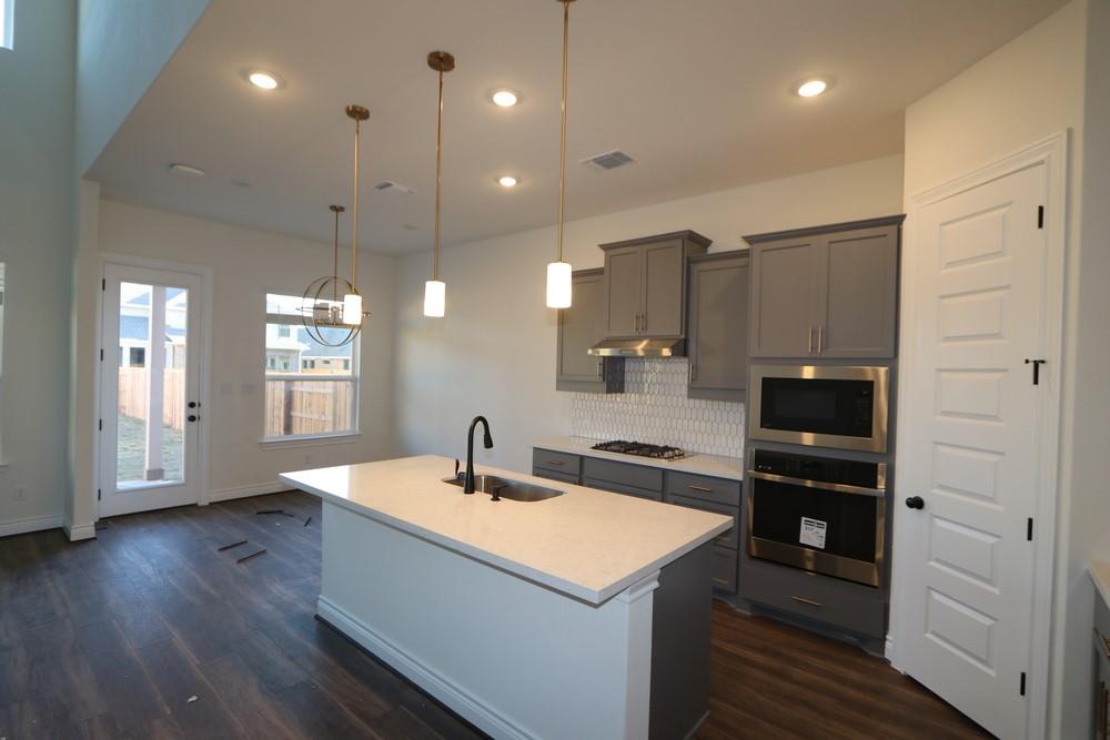 109 White Magnolia CV