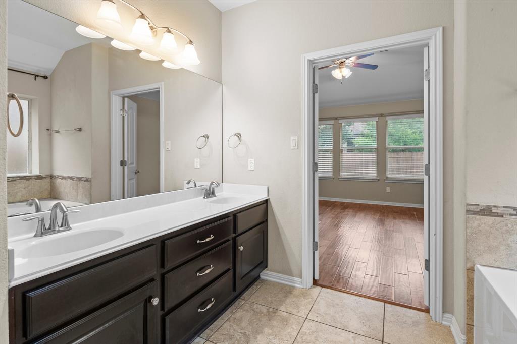 2419 Sweetwater LN