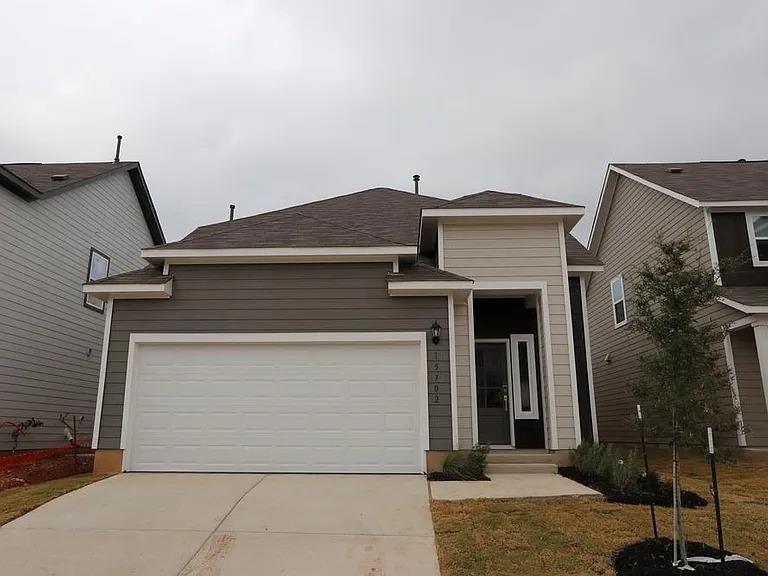 15702 Ellinger DR