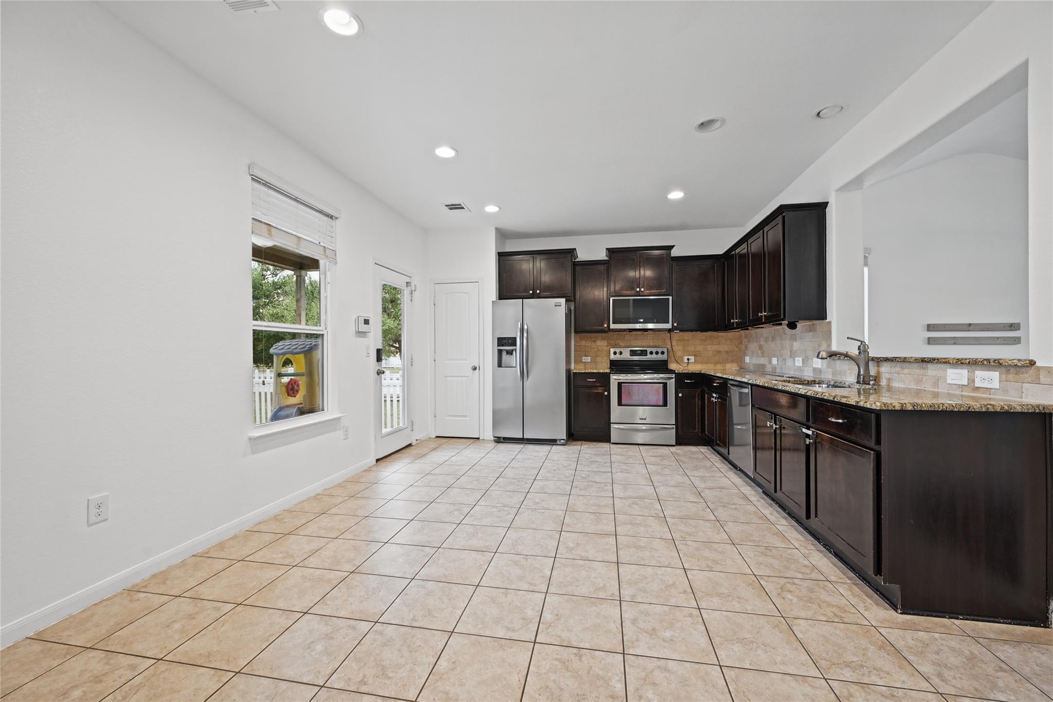 1716 Willow VIS