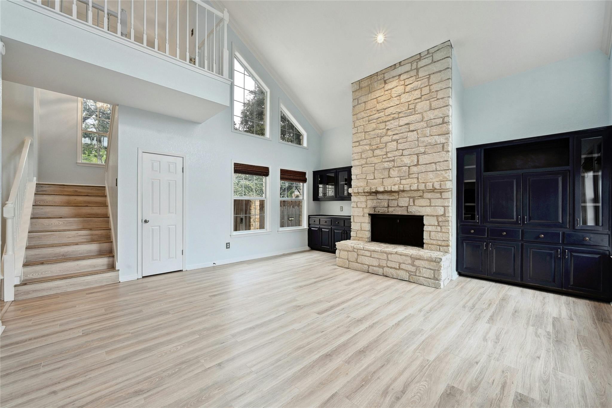425 Eagle DR