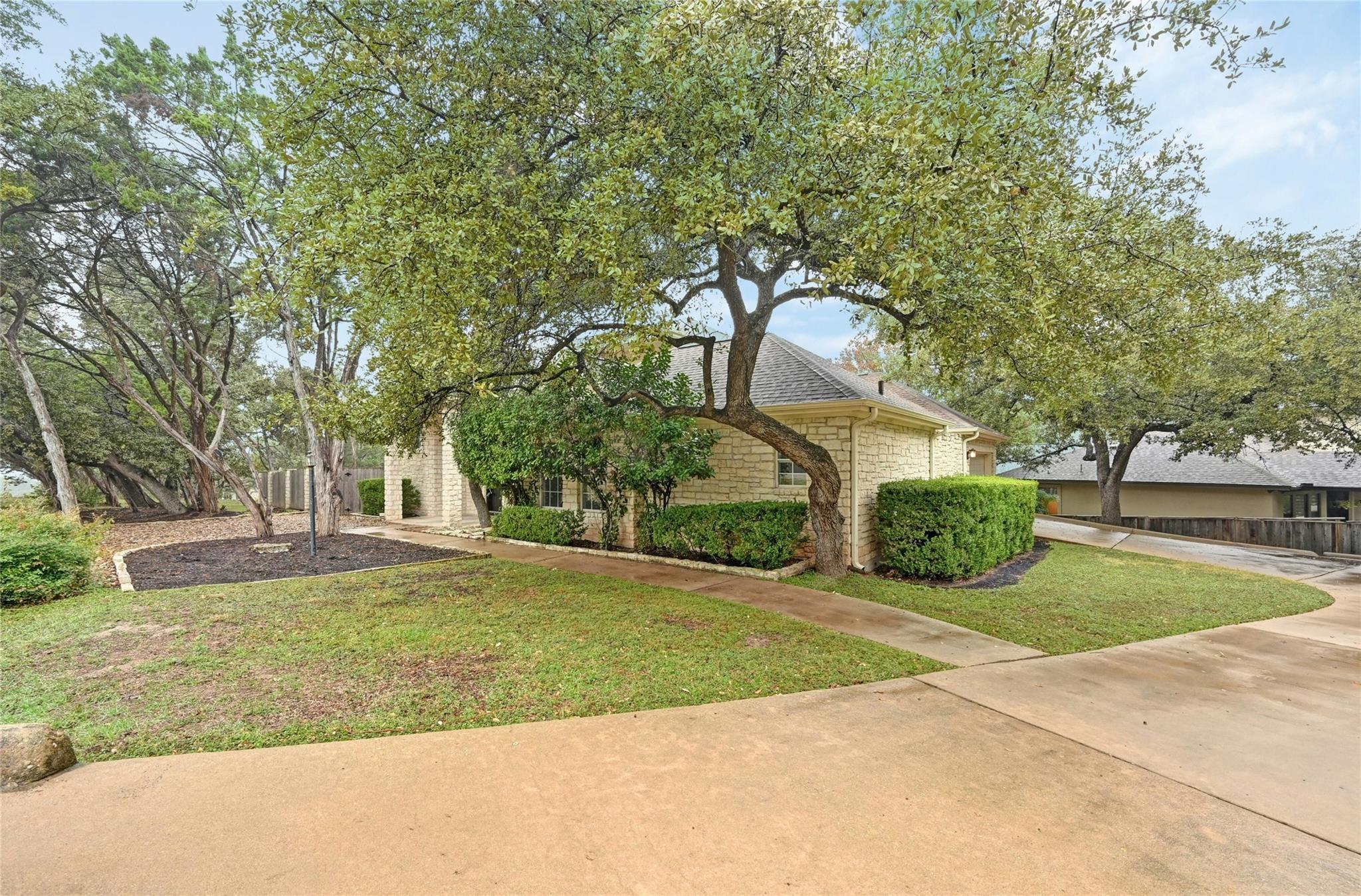 425 Eagle DR