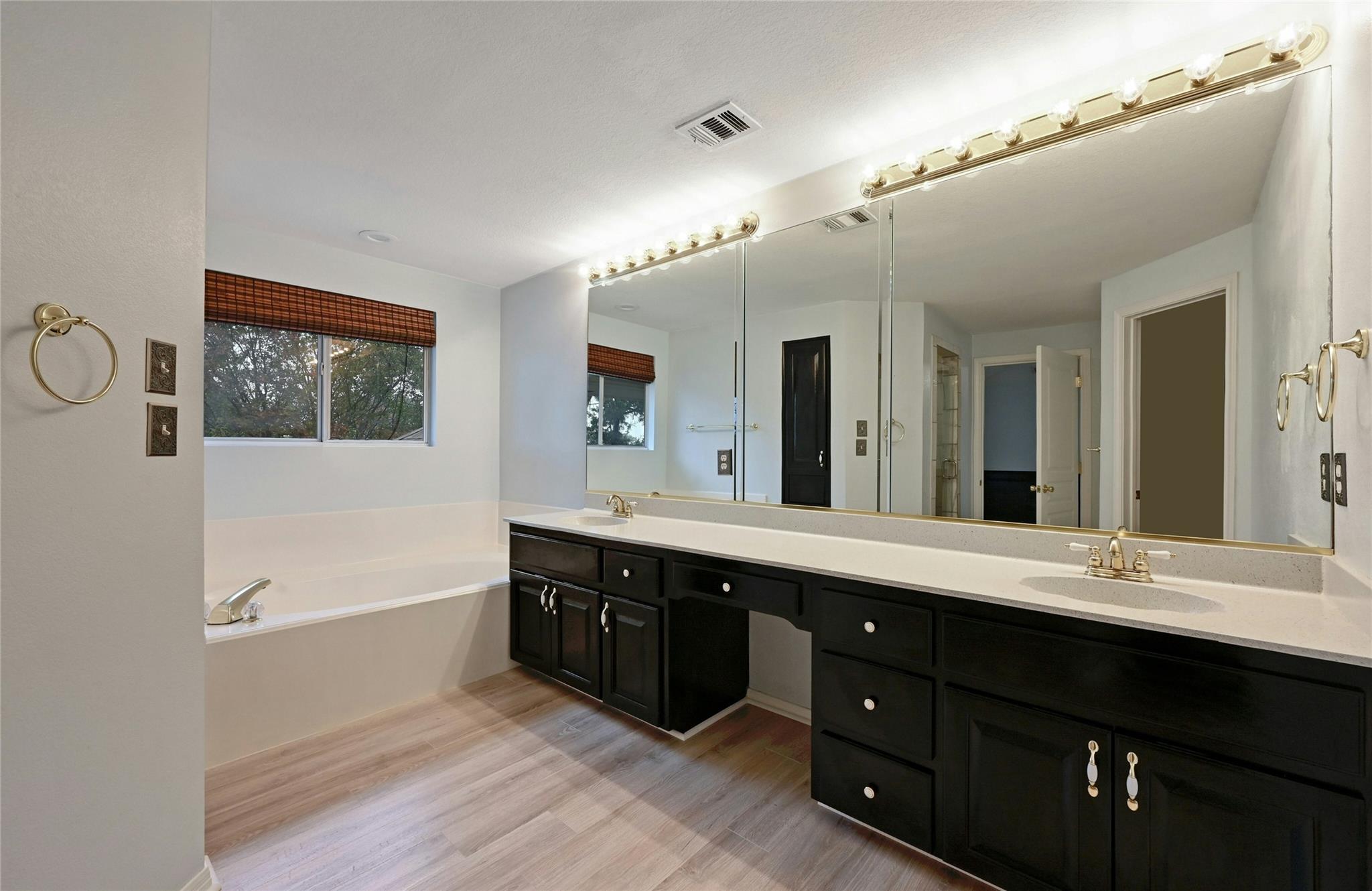 425 Eagle DR