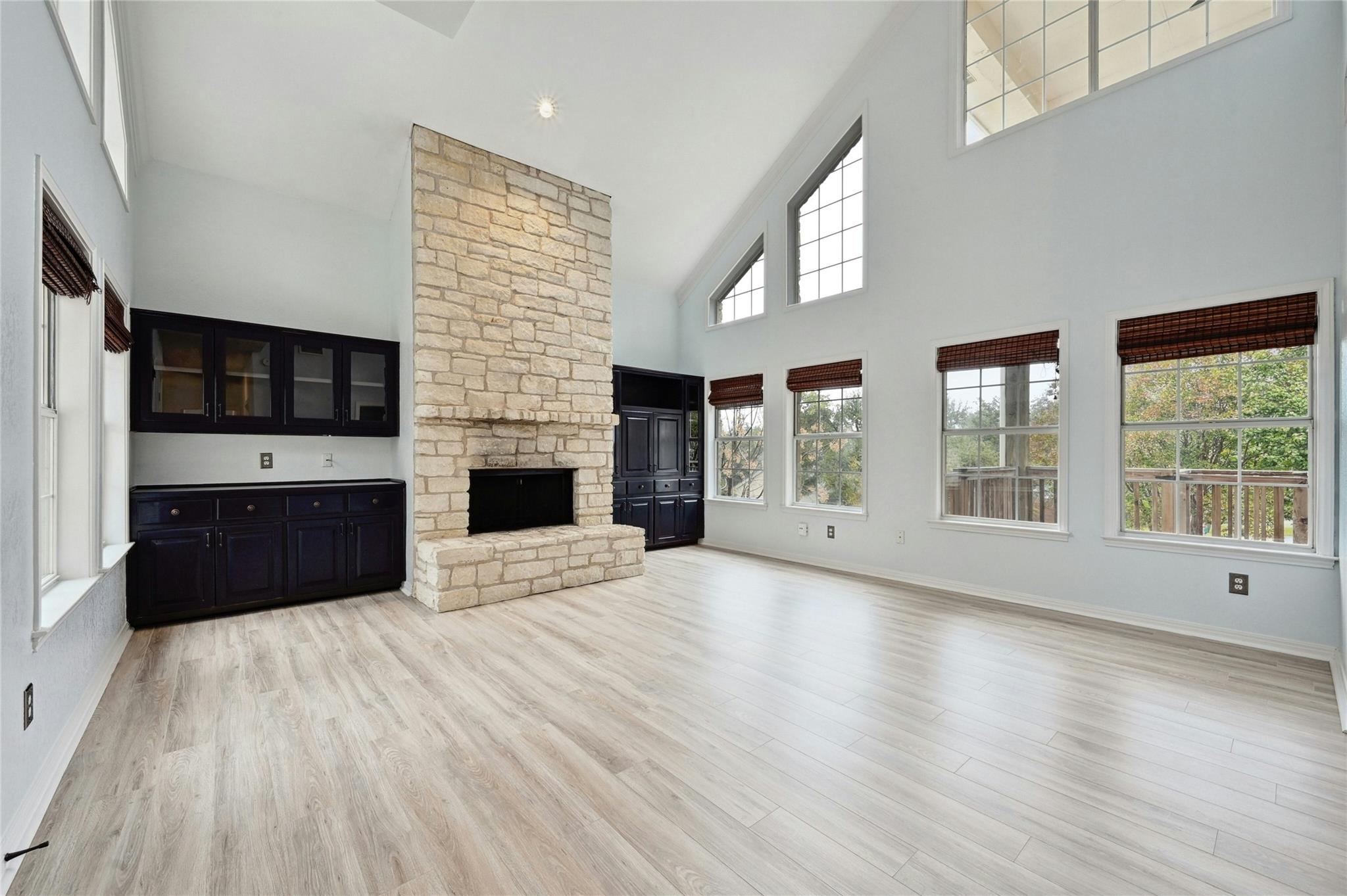 425 Eagle DR