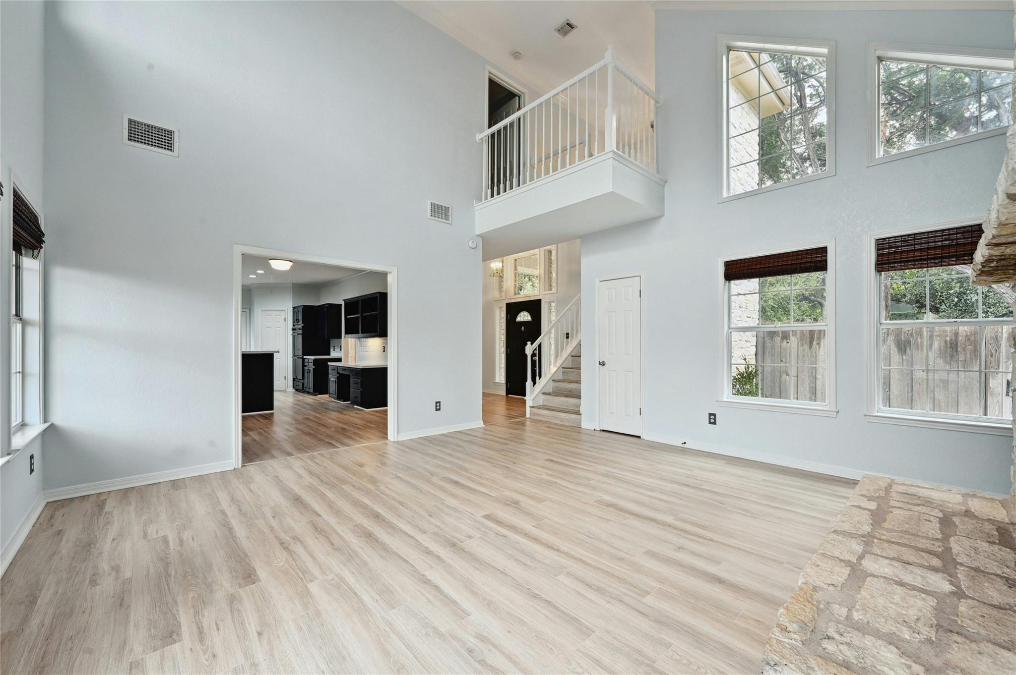 425 Eagle DR