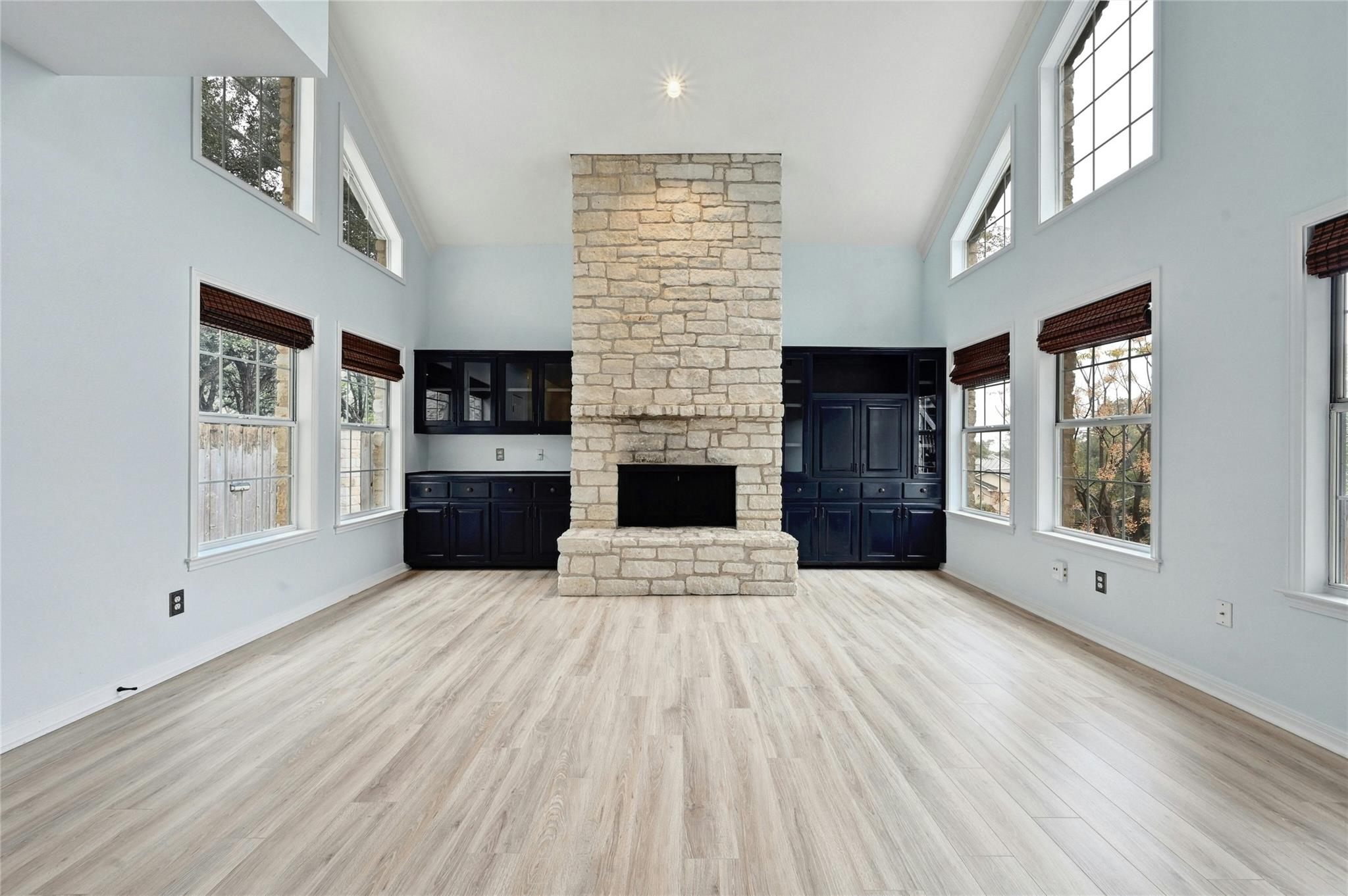 425 Eagle DR