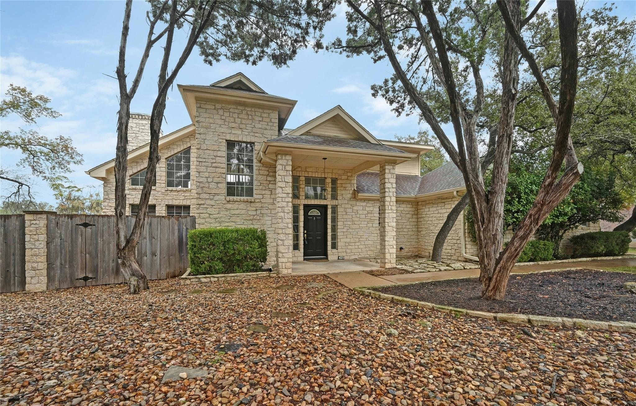 425 Eagle DR