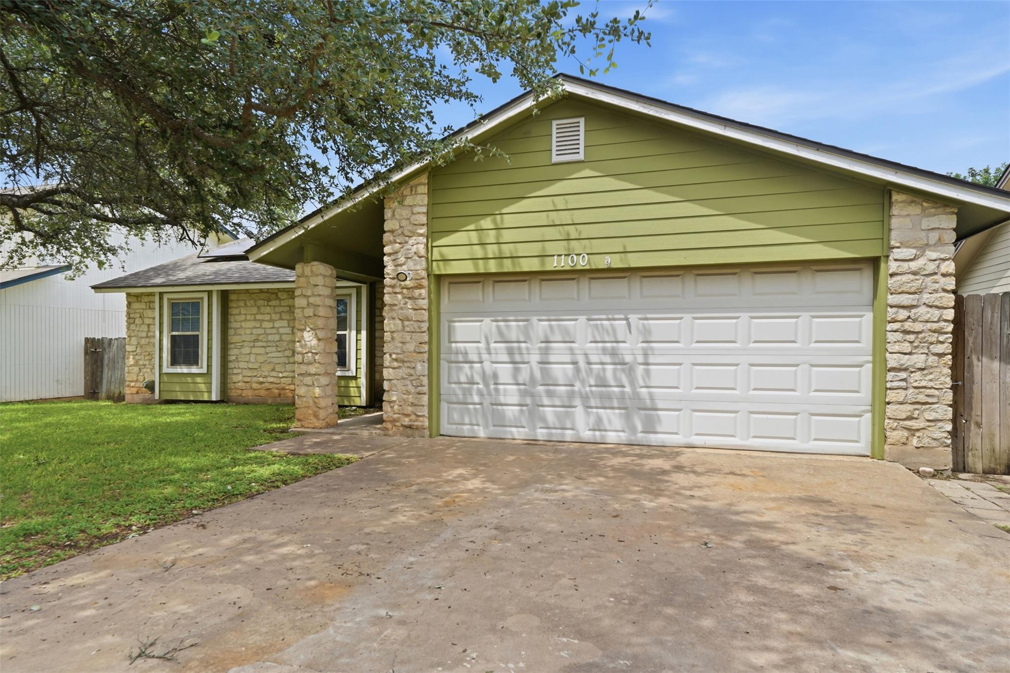 1100 York Castle DR