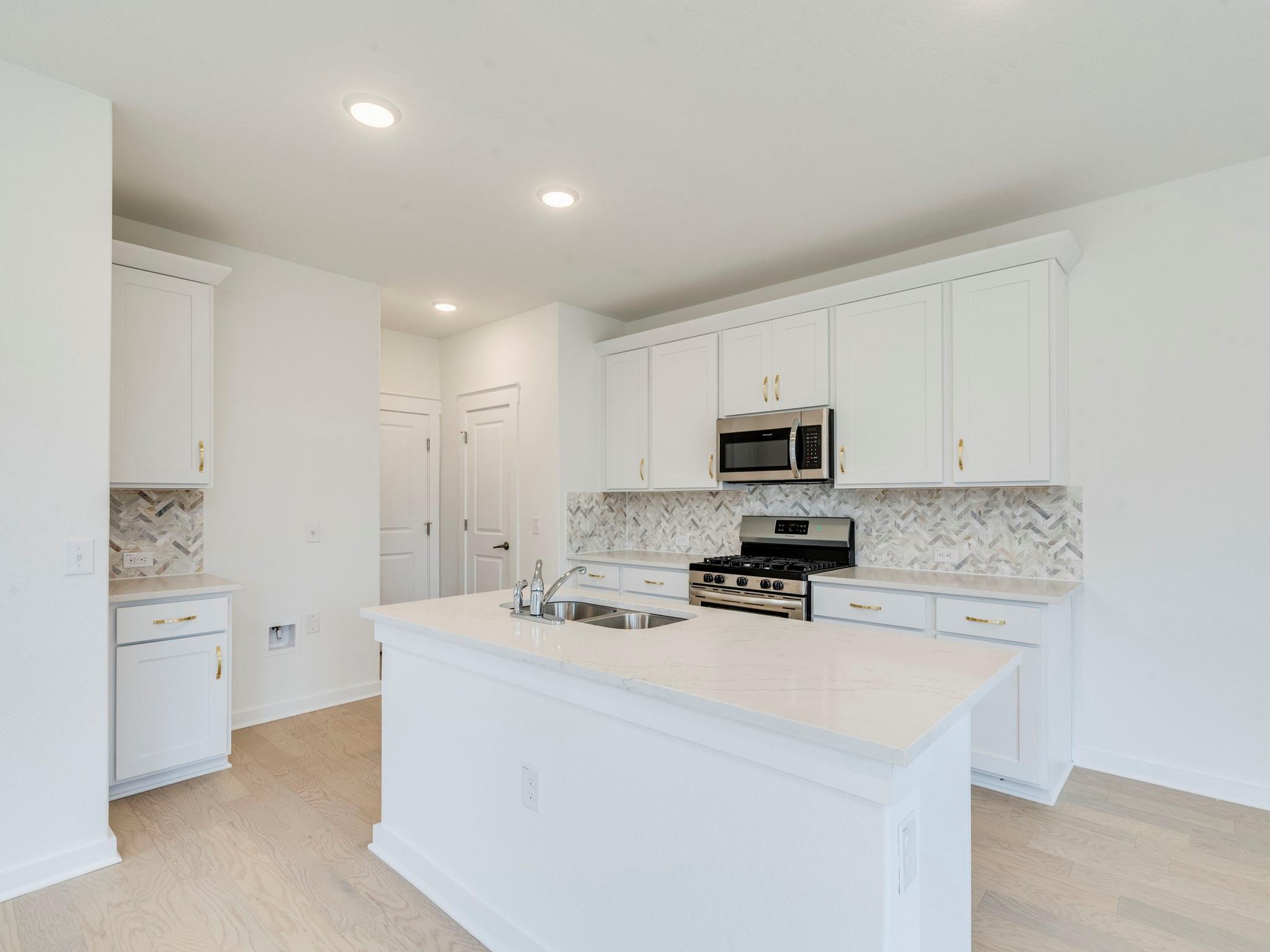 7209 Grenadine Bloom BND # B