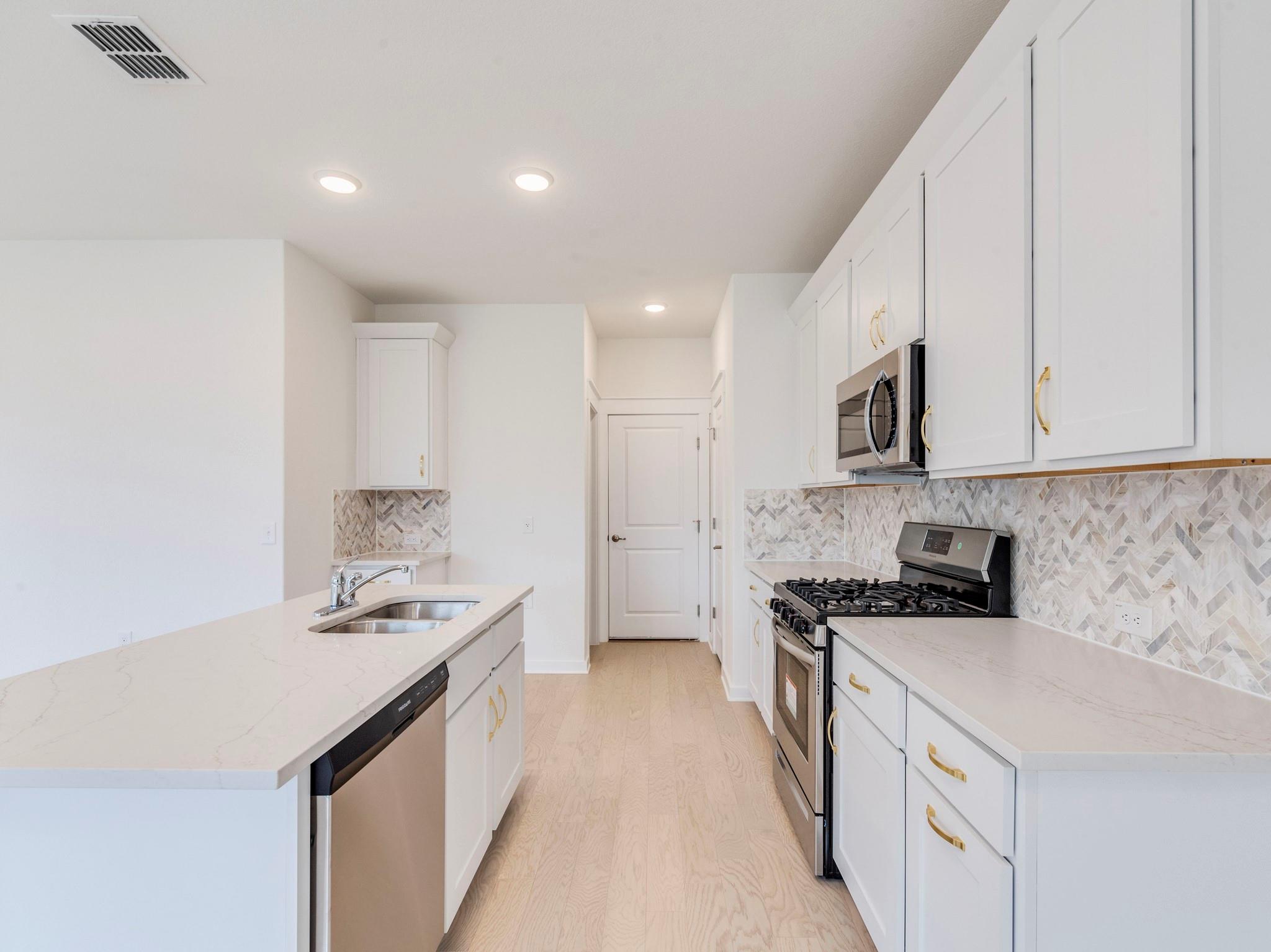 7209 Grenadine Bloom BND # B