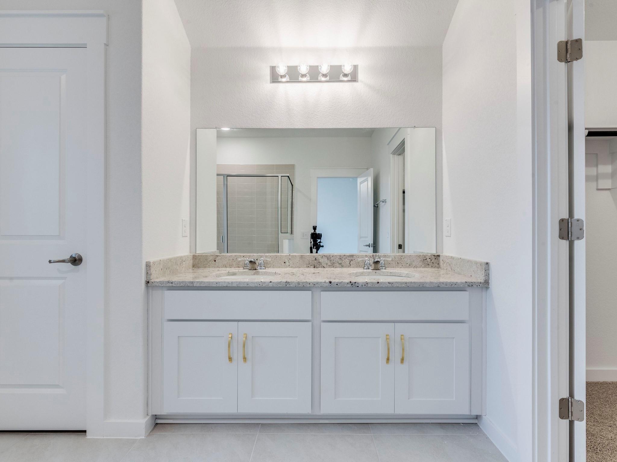 7209 Grenadine Bloom BND # B