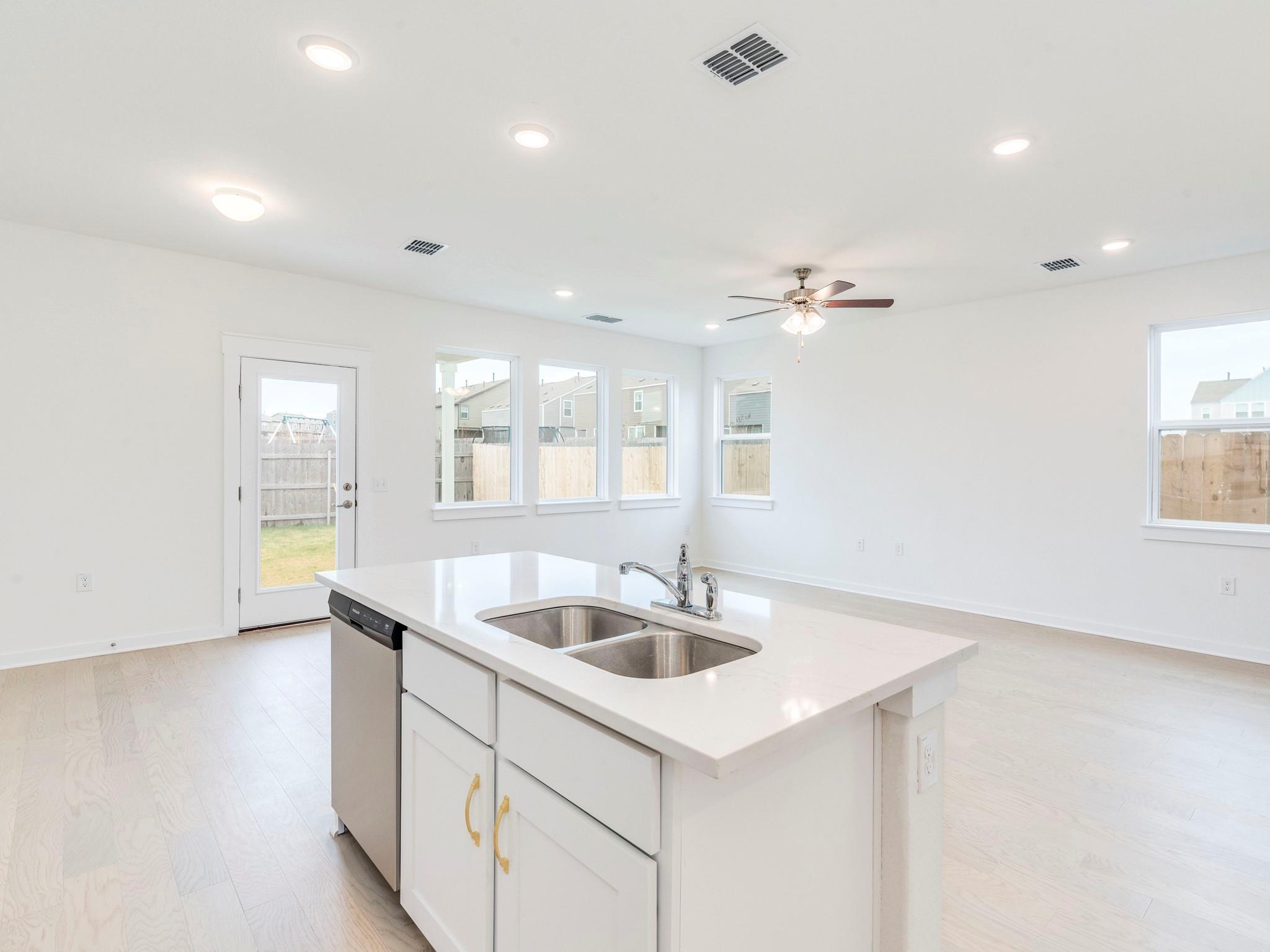 7209 Grenadine Bloom BND # B