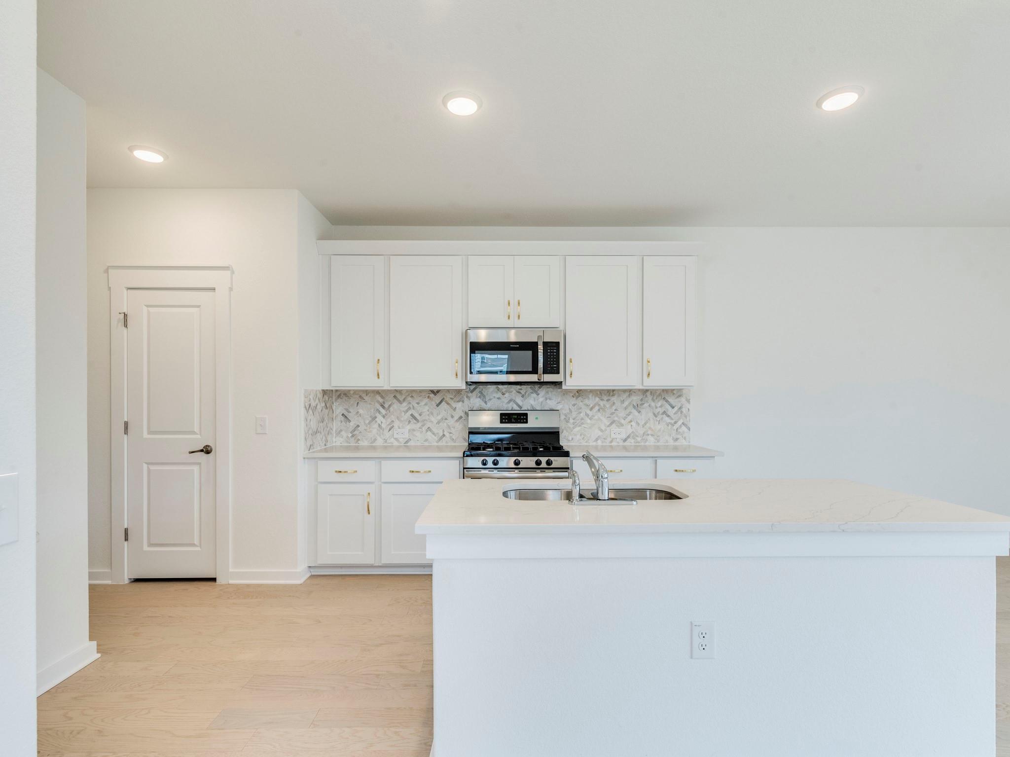 7209 Grenadine Bloom BND # B