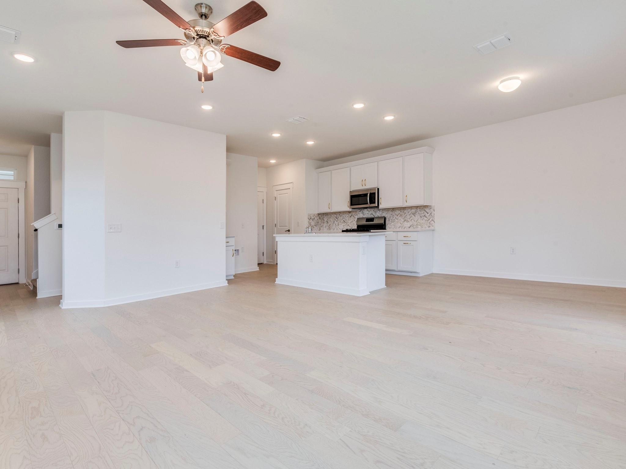 7209 Grenadine Bloom BND # B