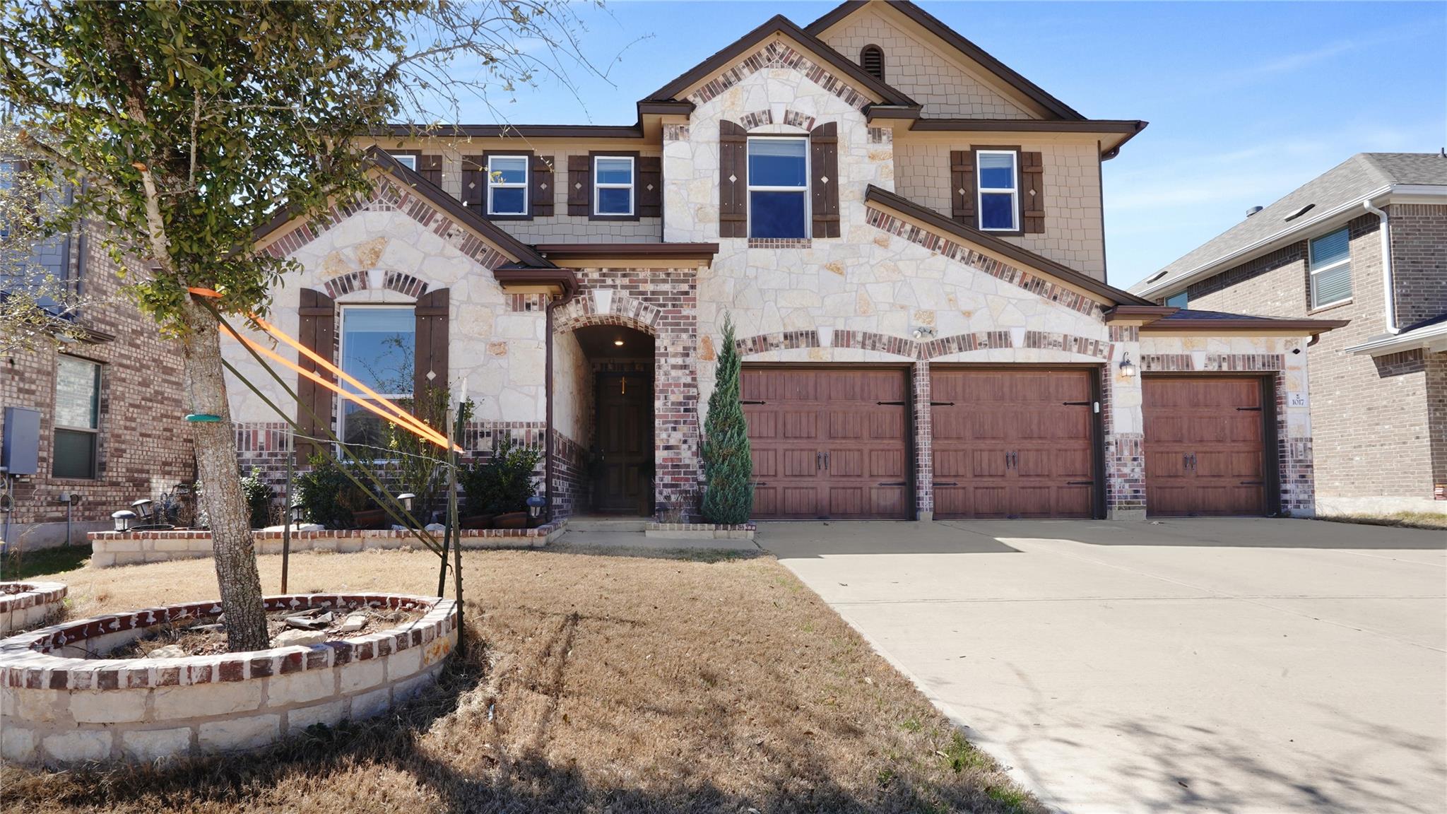 1017 Plano LN