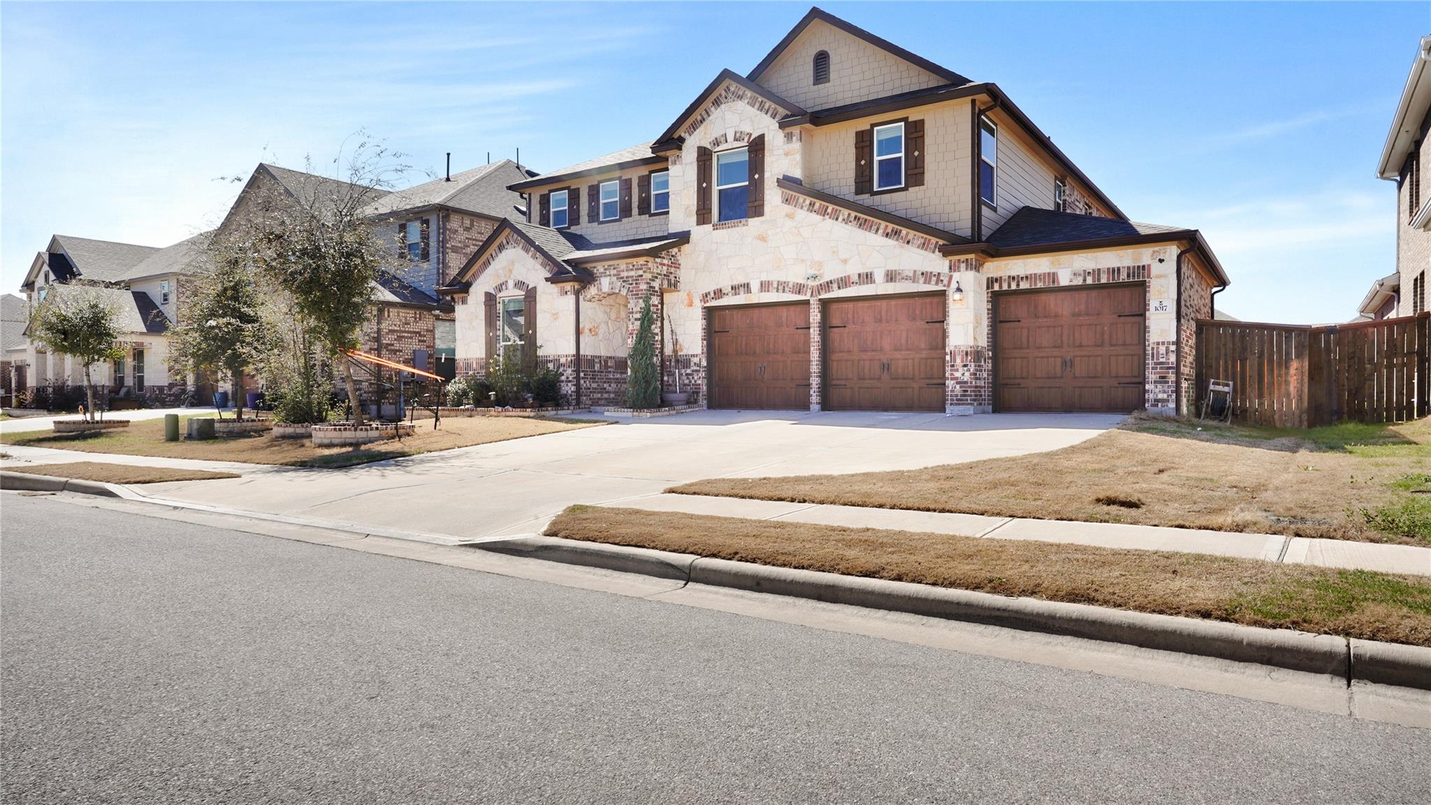 1017 Plano LN