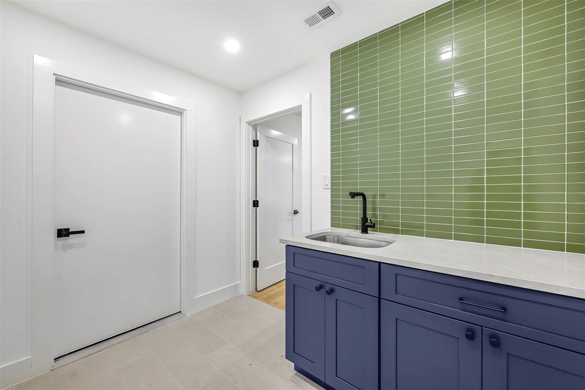 3001 Cedarlawn CIR