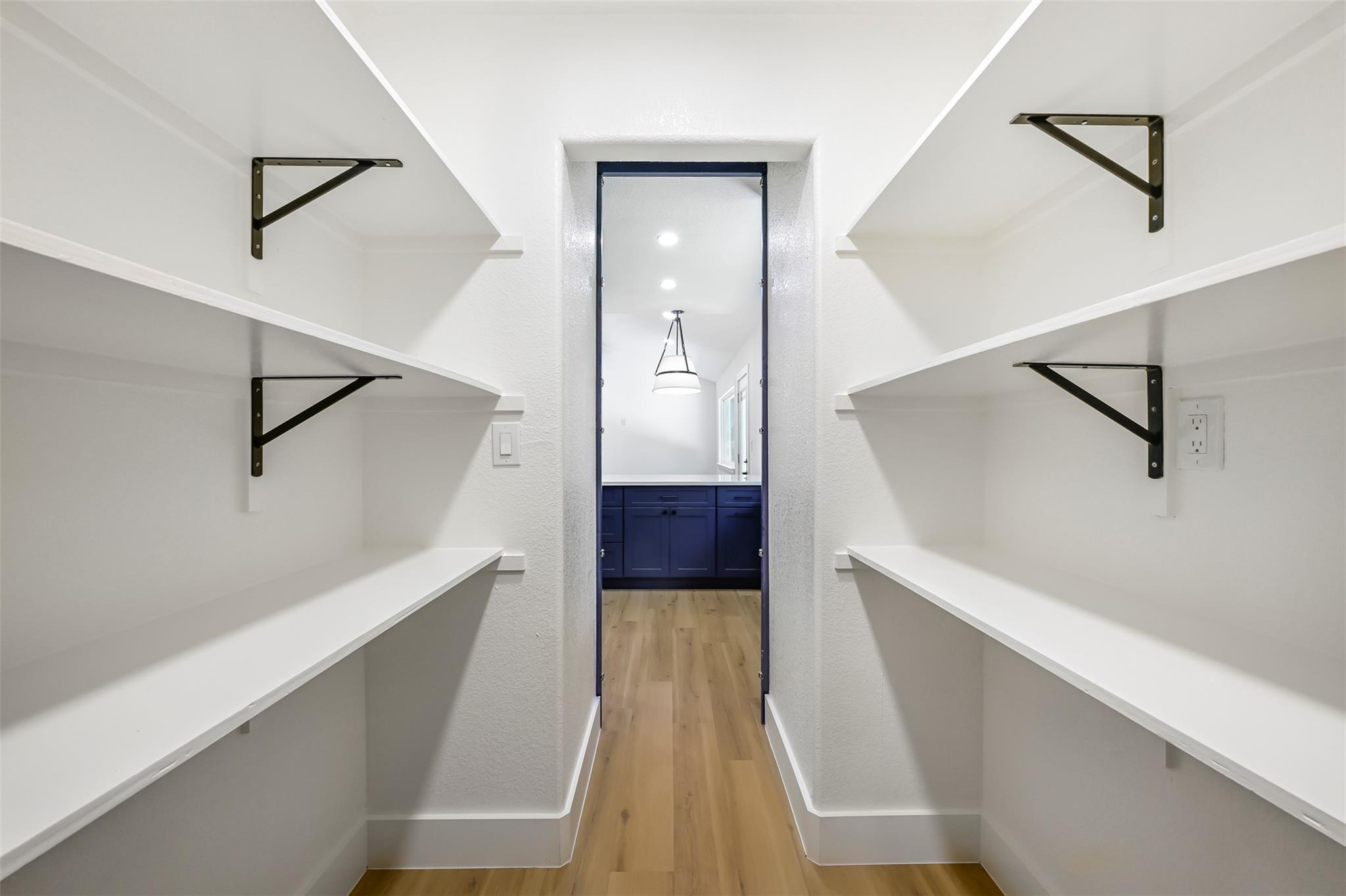 3001 Cedarlawn CIR