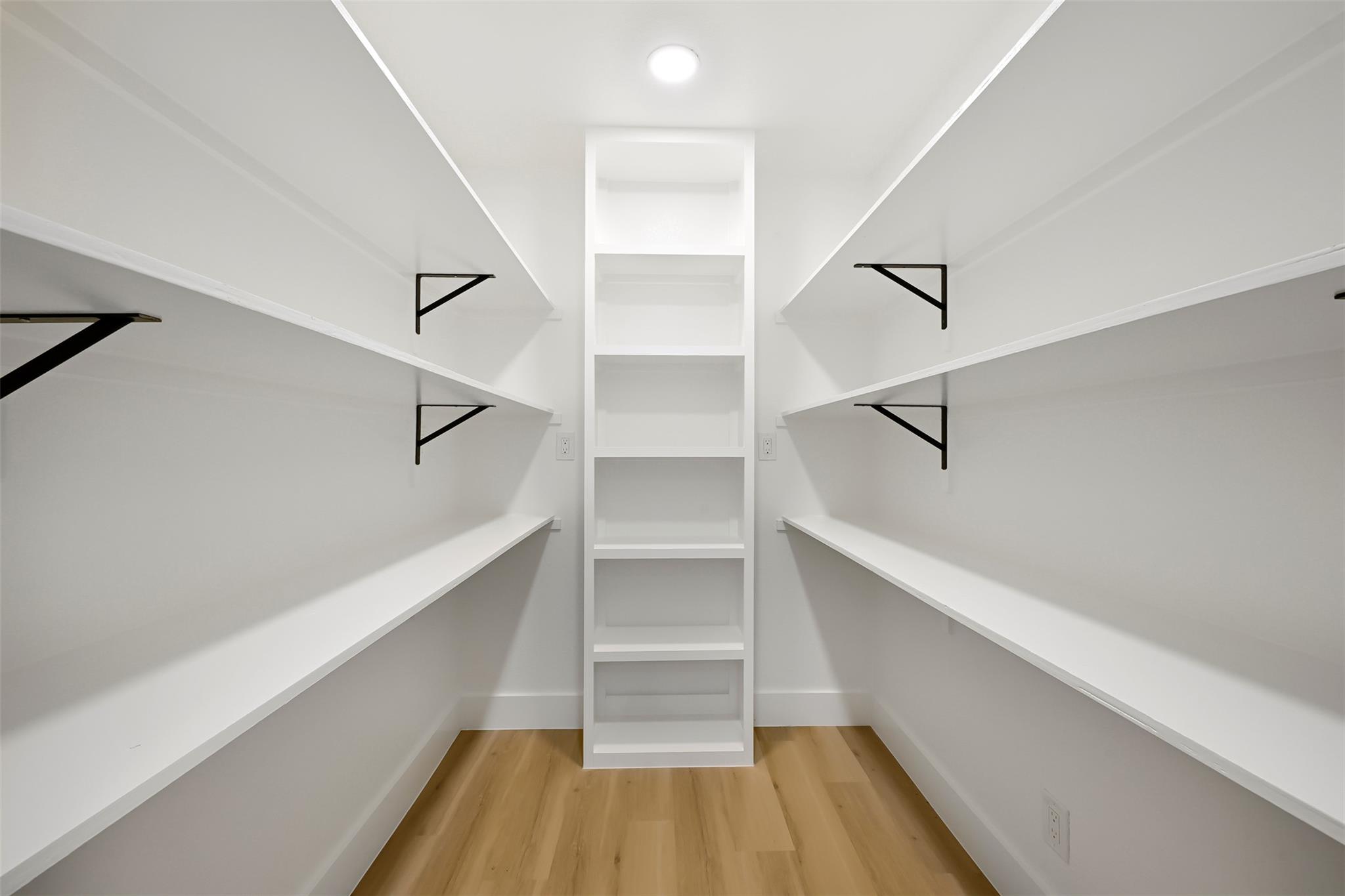 3001 Cedarlawn CIR