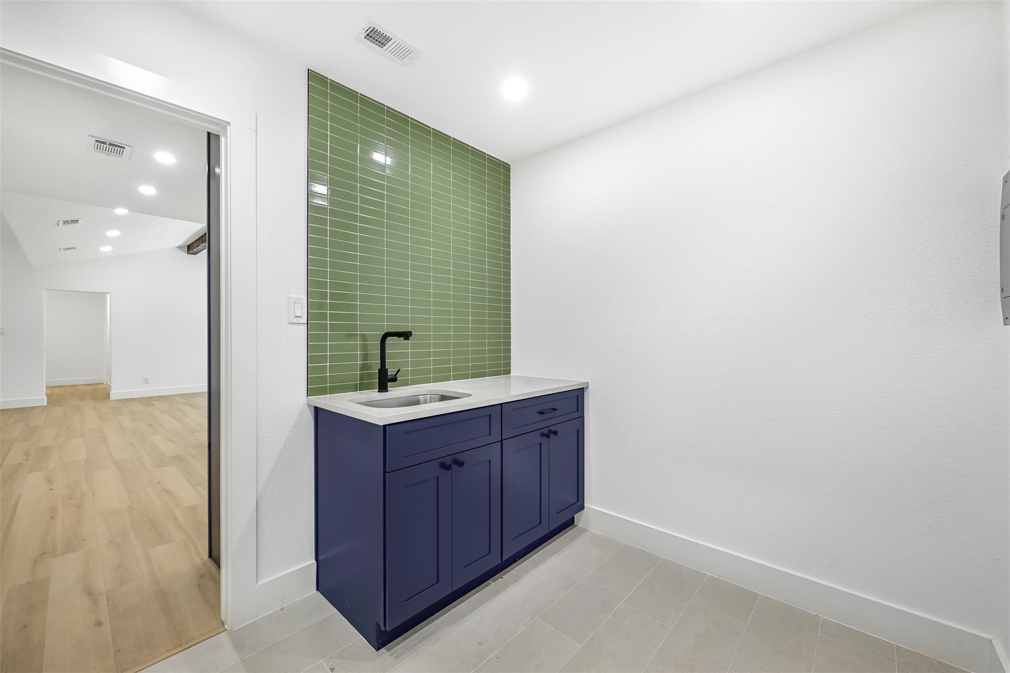 3001 Cedarlawn CIR