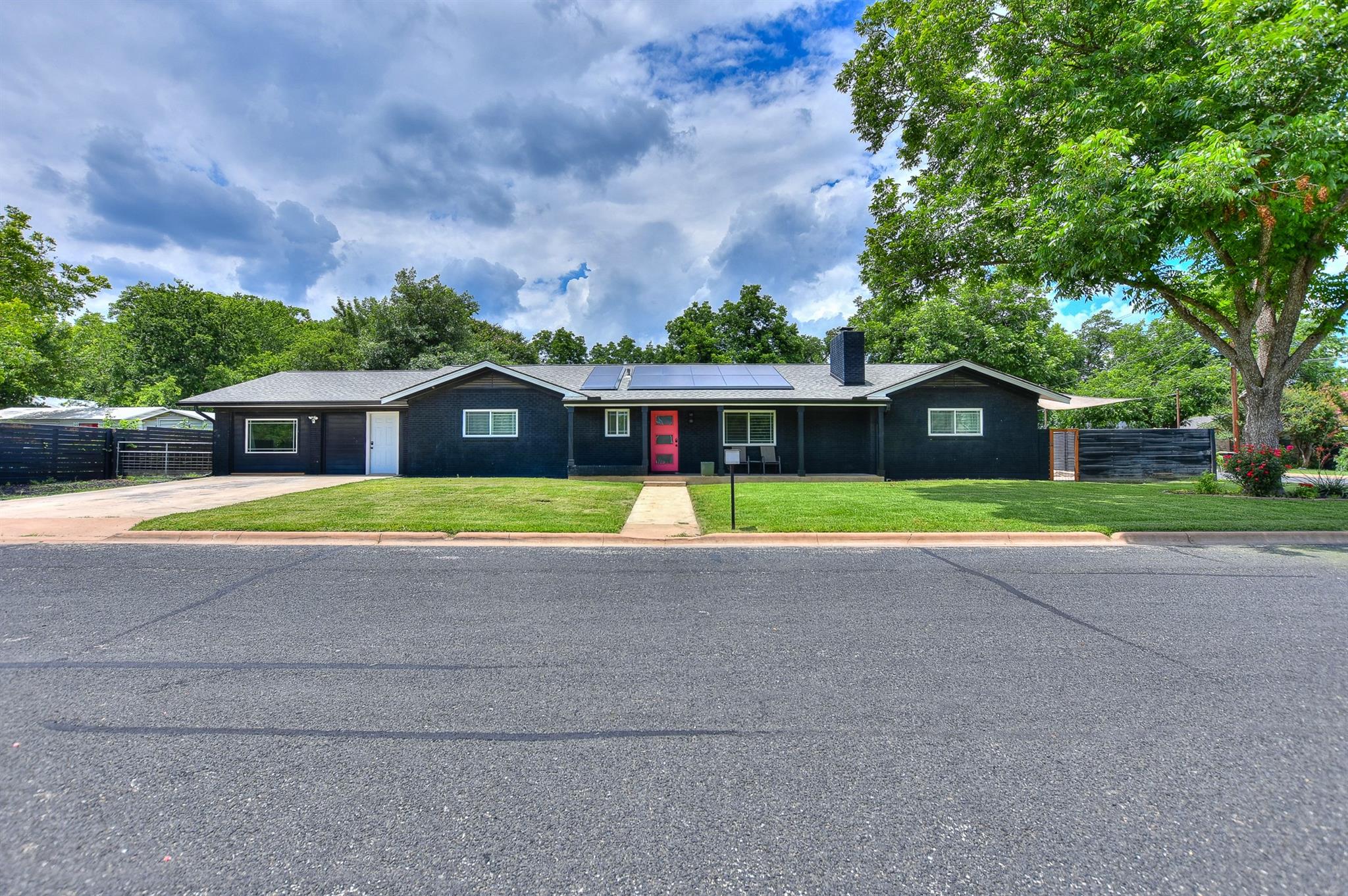 1407 E 19th ST