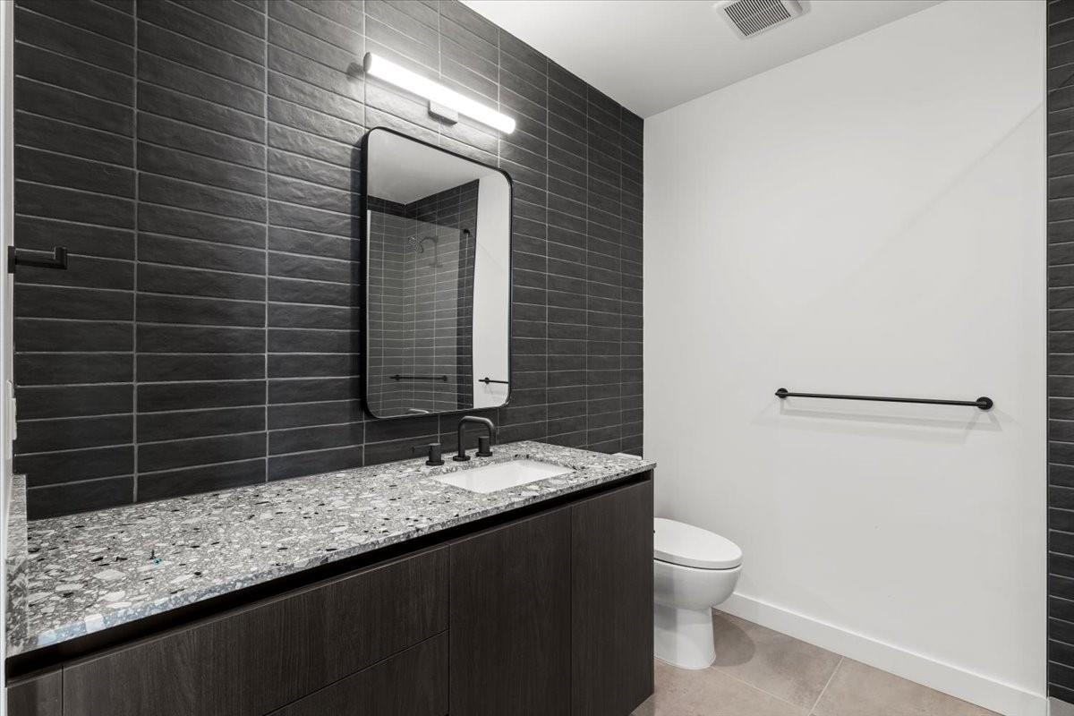 84 East Ave # 2702