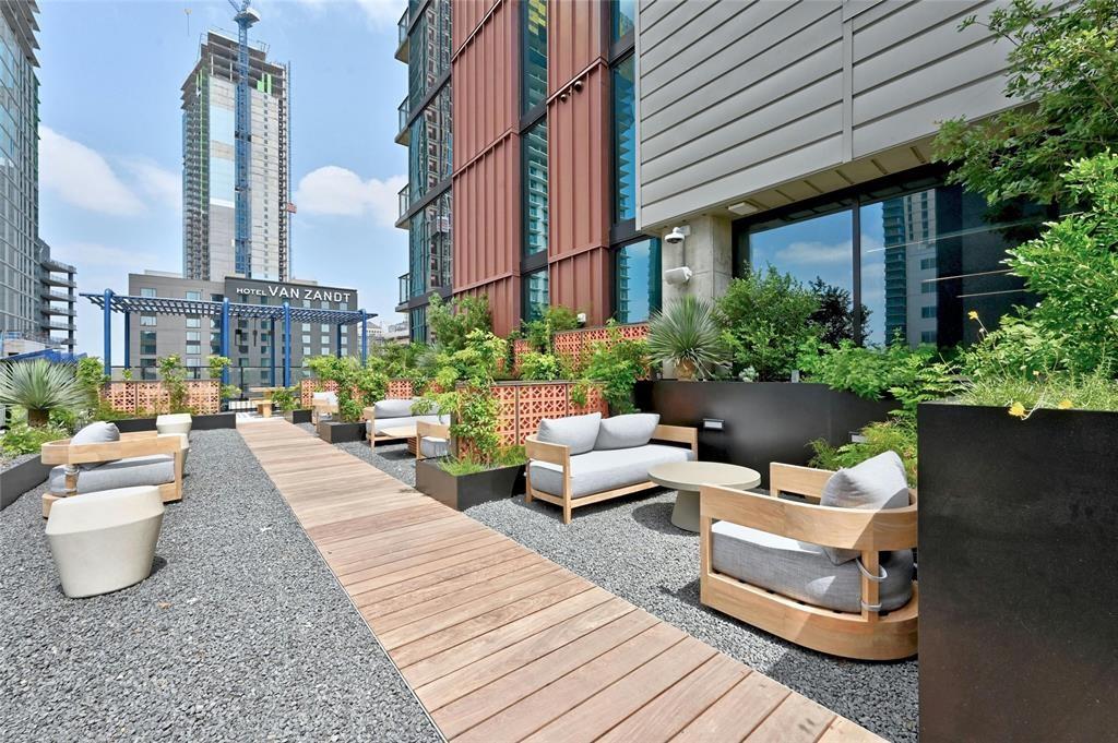 84 East Ave # 2702