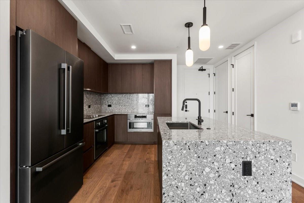 84 East Ave # 2702