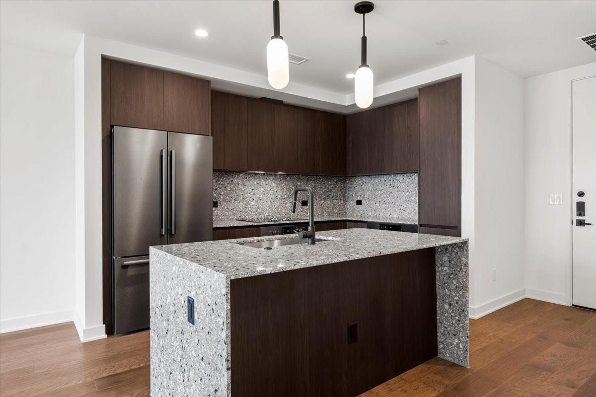 84 East Ave # 2702