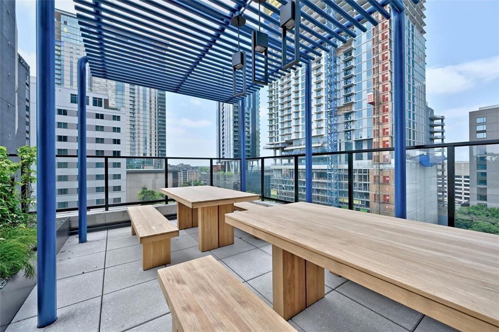 84 East Ave # 2702