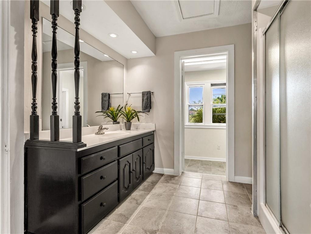 211 Tate LN, Round Rock