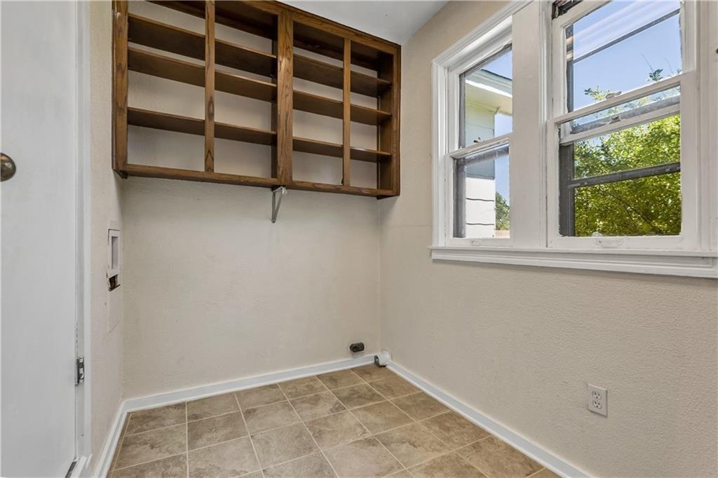 211 Tate LN, Round Rock