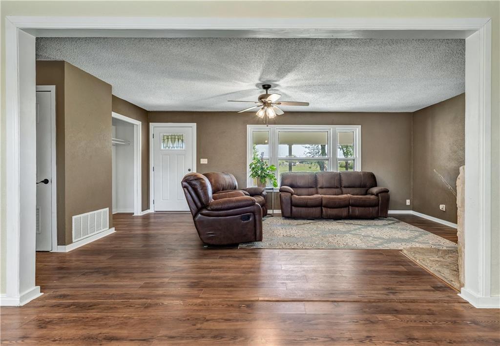 211 Tate LN, Round Rock