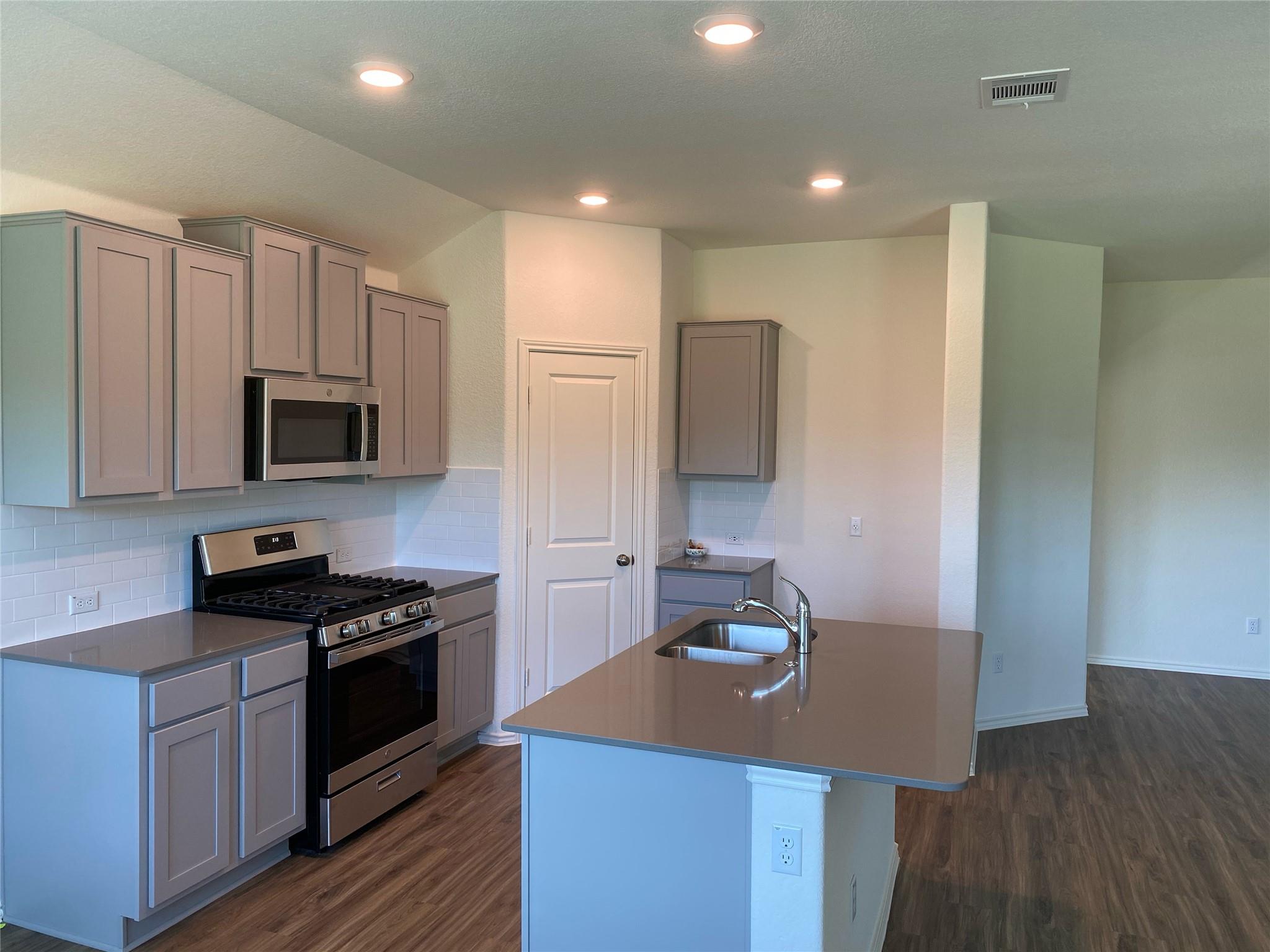 3444 Pauling Loop RD