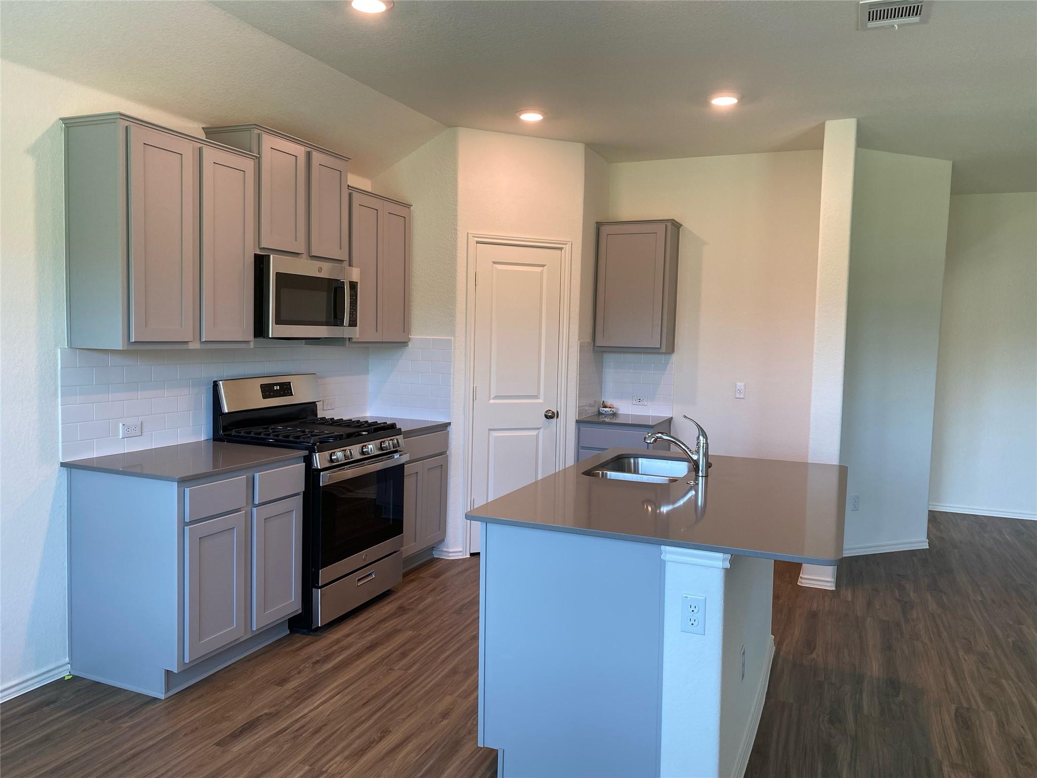3444 Pauling Loop RD
