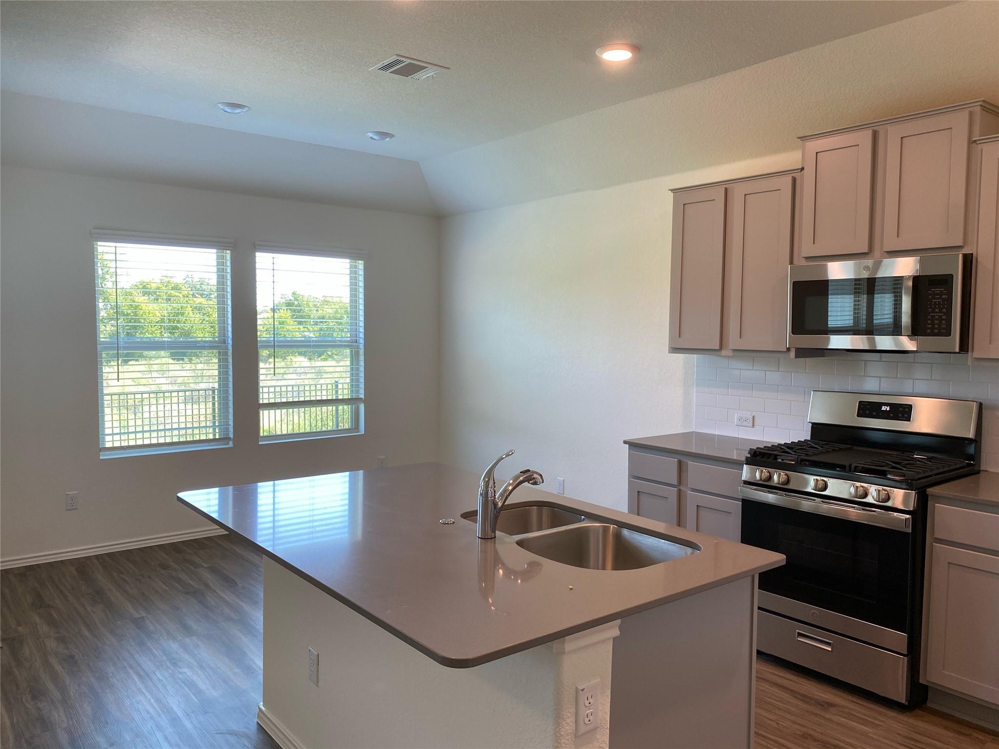 3444 Pauling Loop RD