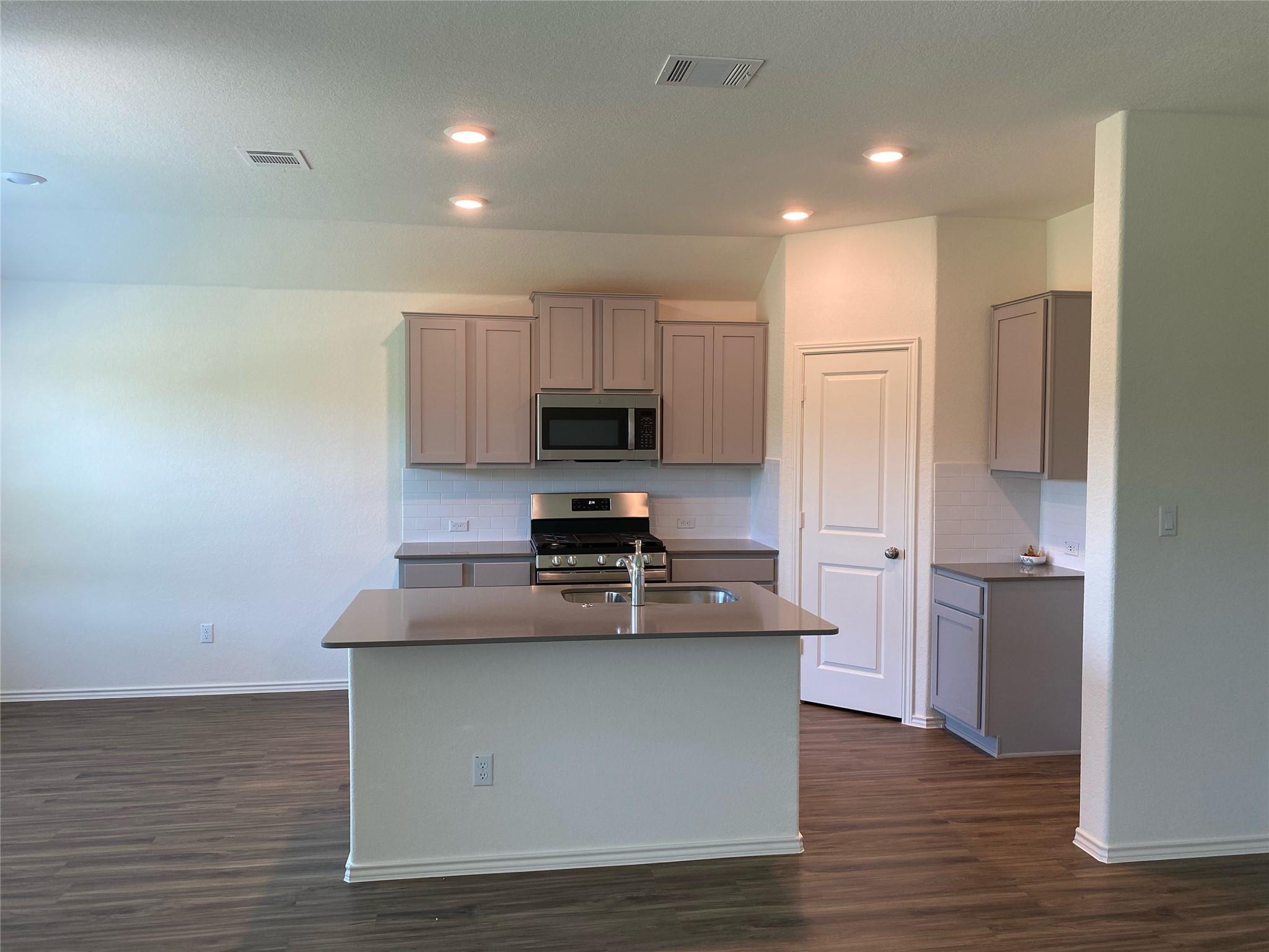 3444 Pauling Loop RD