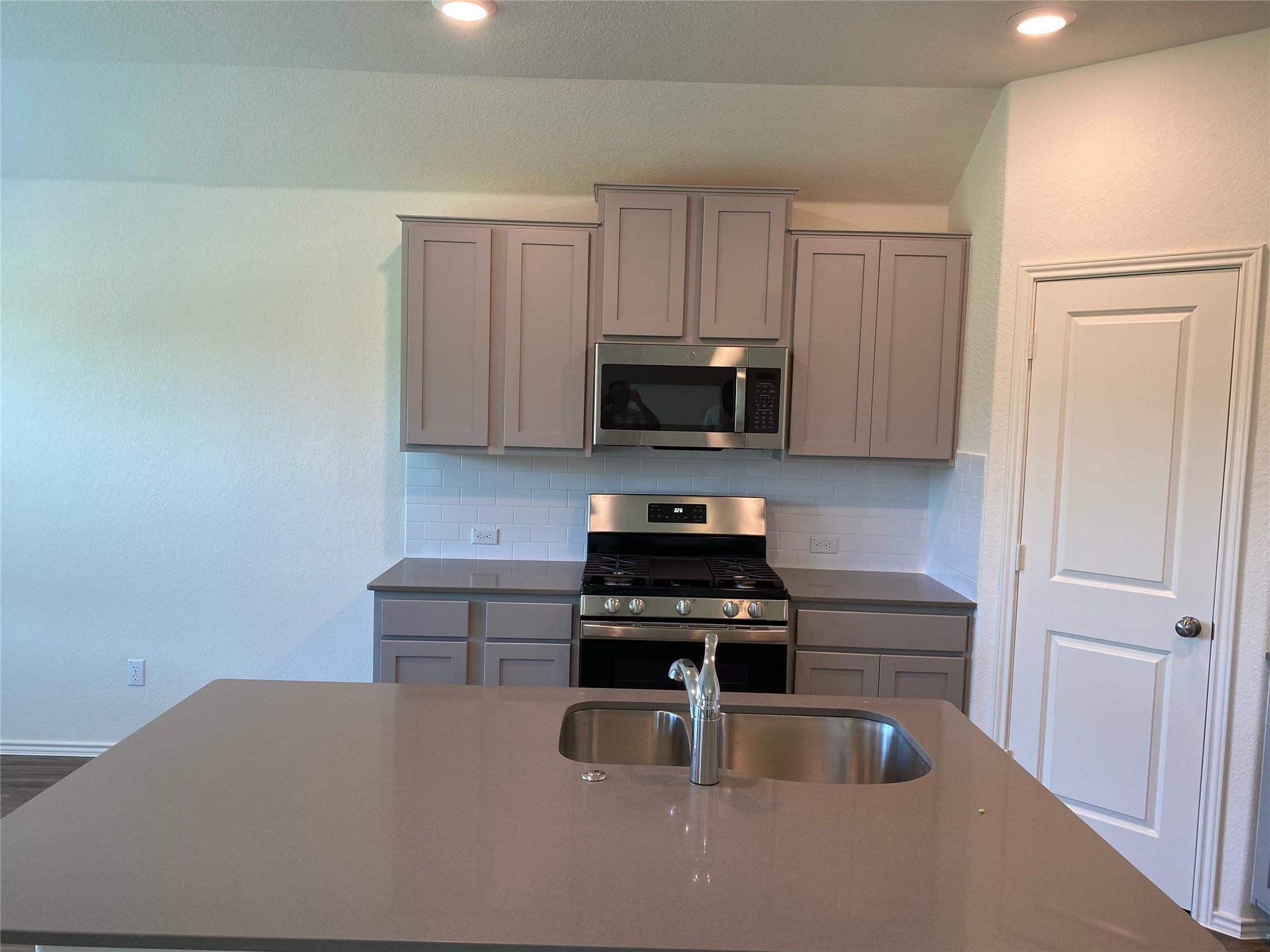 3444 Pauling Loop RD