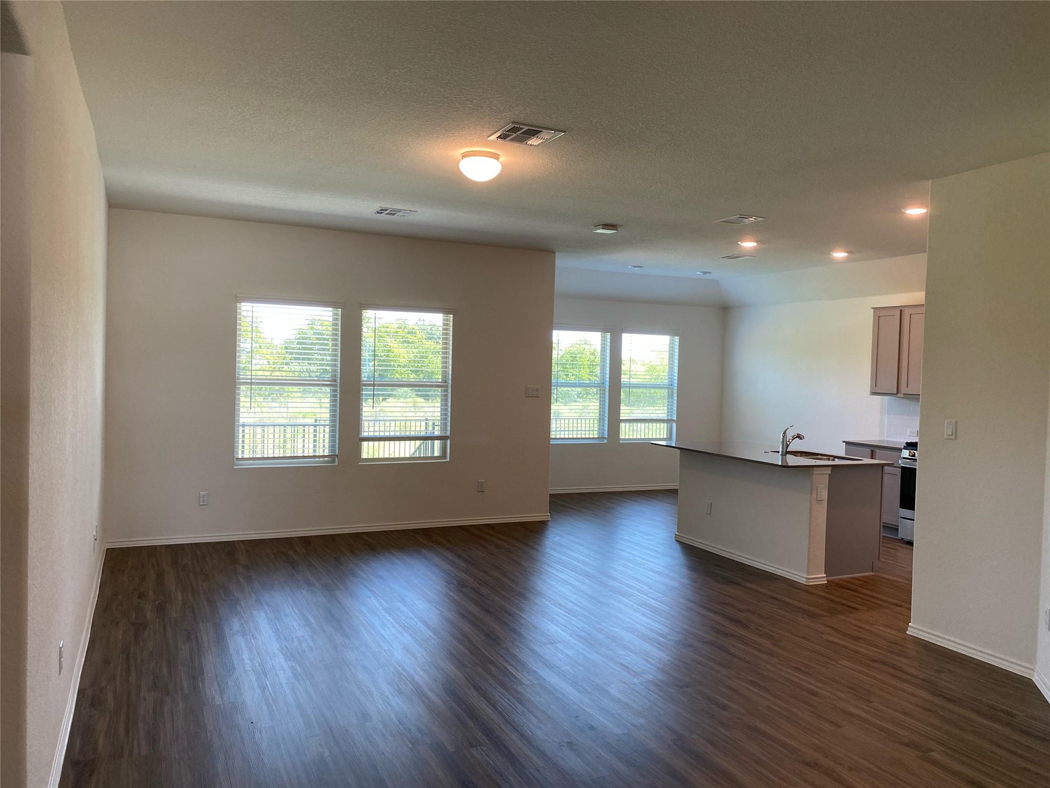 3444 Pauling Loop RD