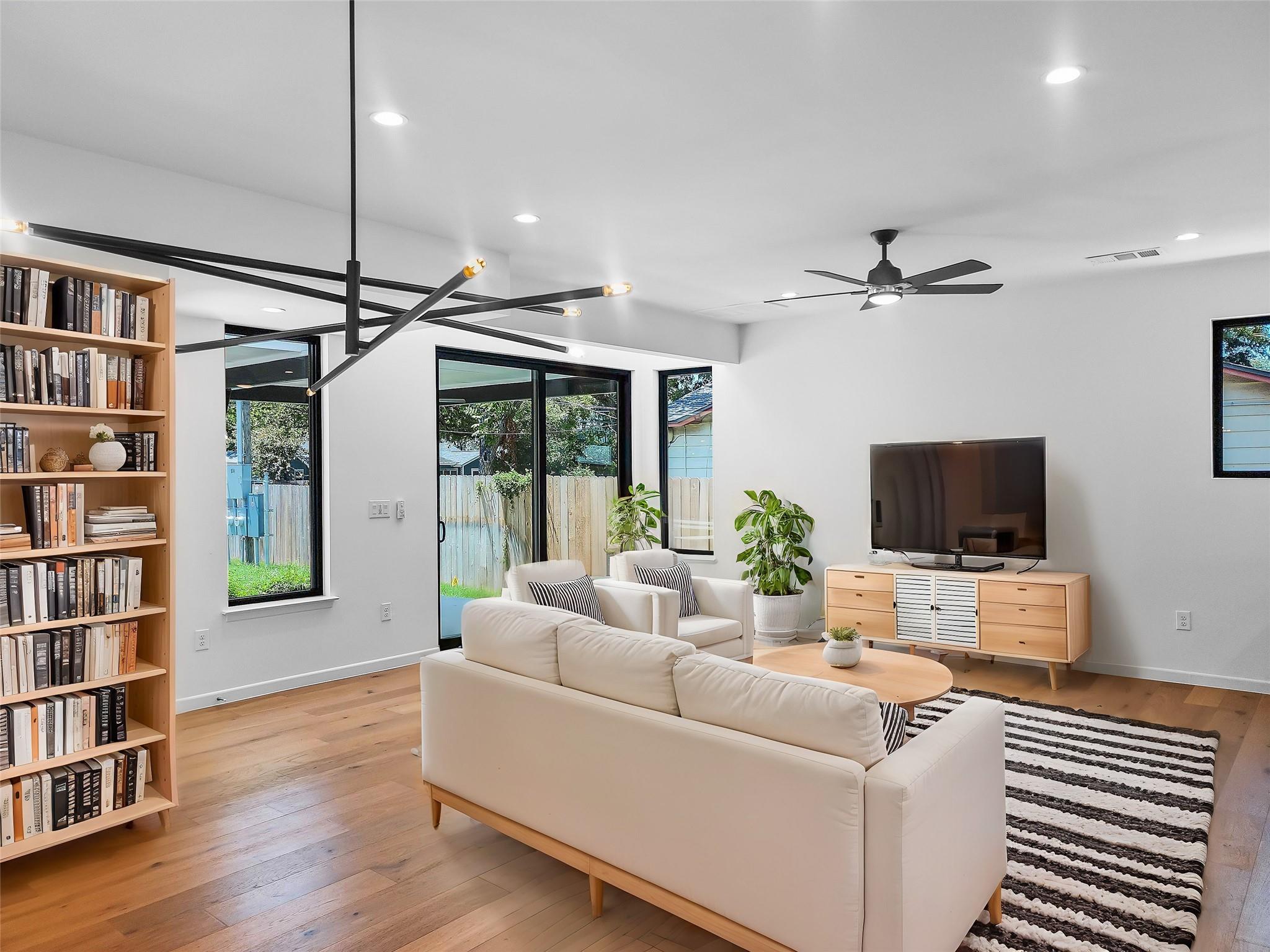 1104 Justin LN # A